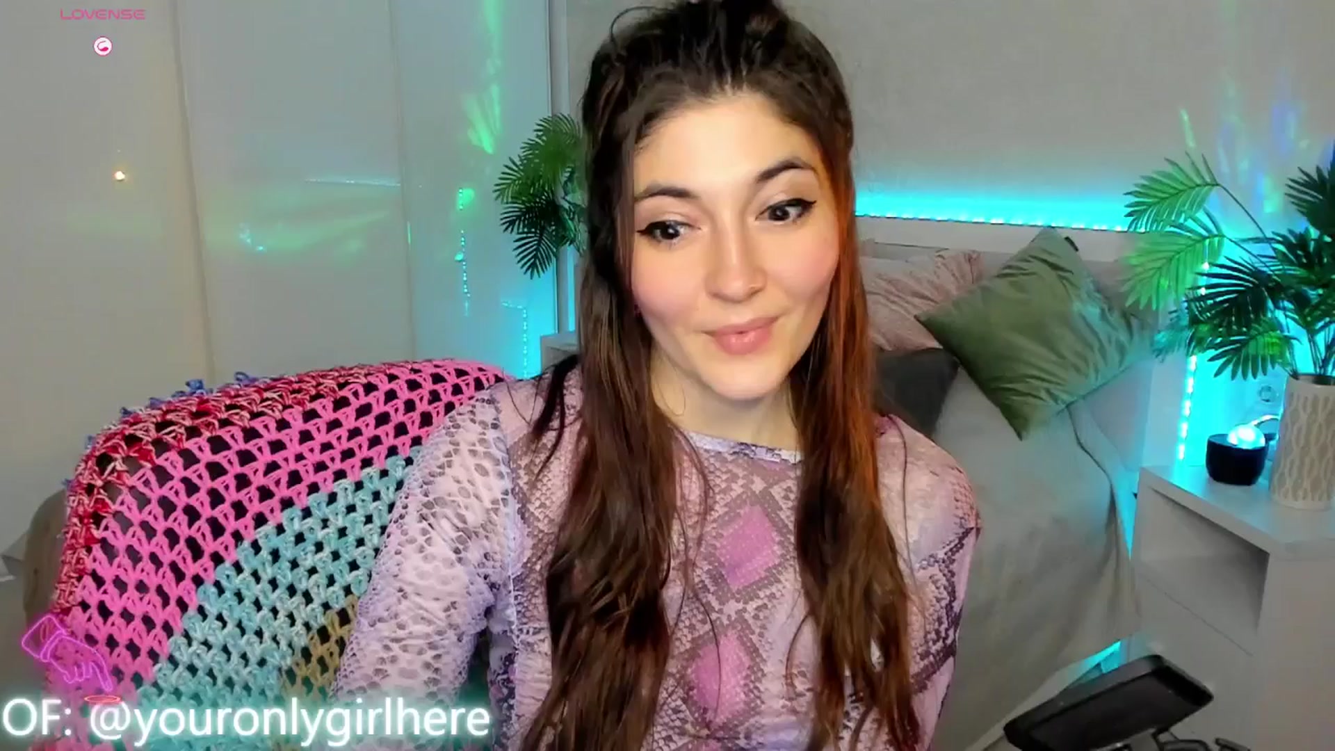 Gallery image thumbnail from Emmy_Emmy's myfreecams stream on, 03/28/2025, 10:04 image 11 of 20