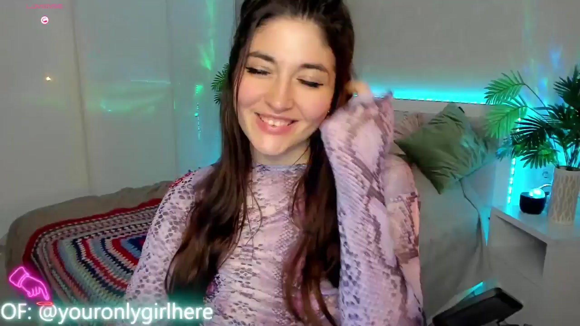 Gallery image thumbnail from Emmy_Emmy's myfreecams stream on, 03/28/2025, 10:04 image 5 of 20