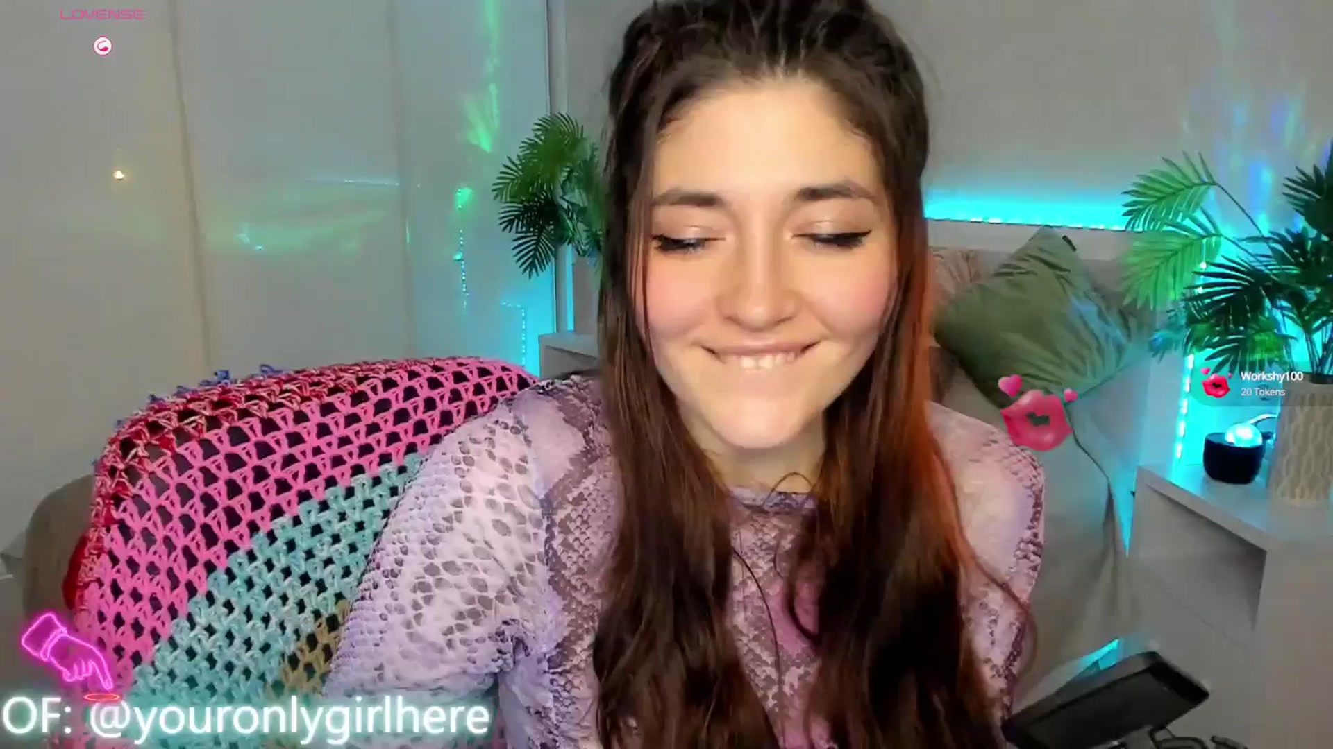 Gallery image thumbnail from Emmy_Emmy's myfreecams stream on, 03/28/2025, 10:04 image 17 of 20