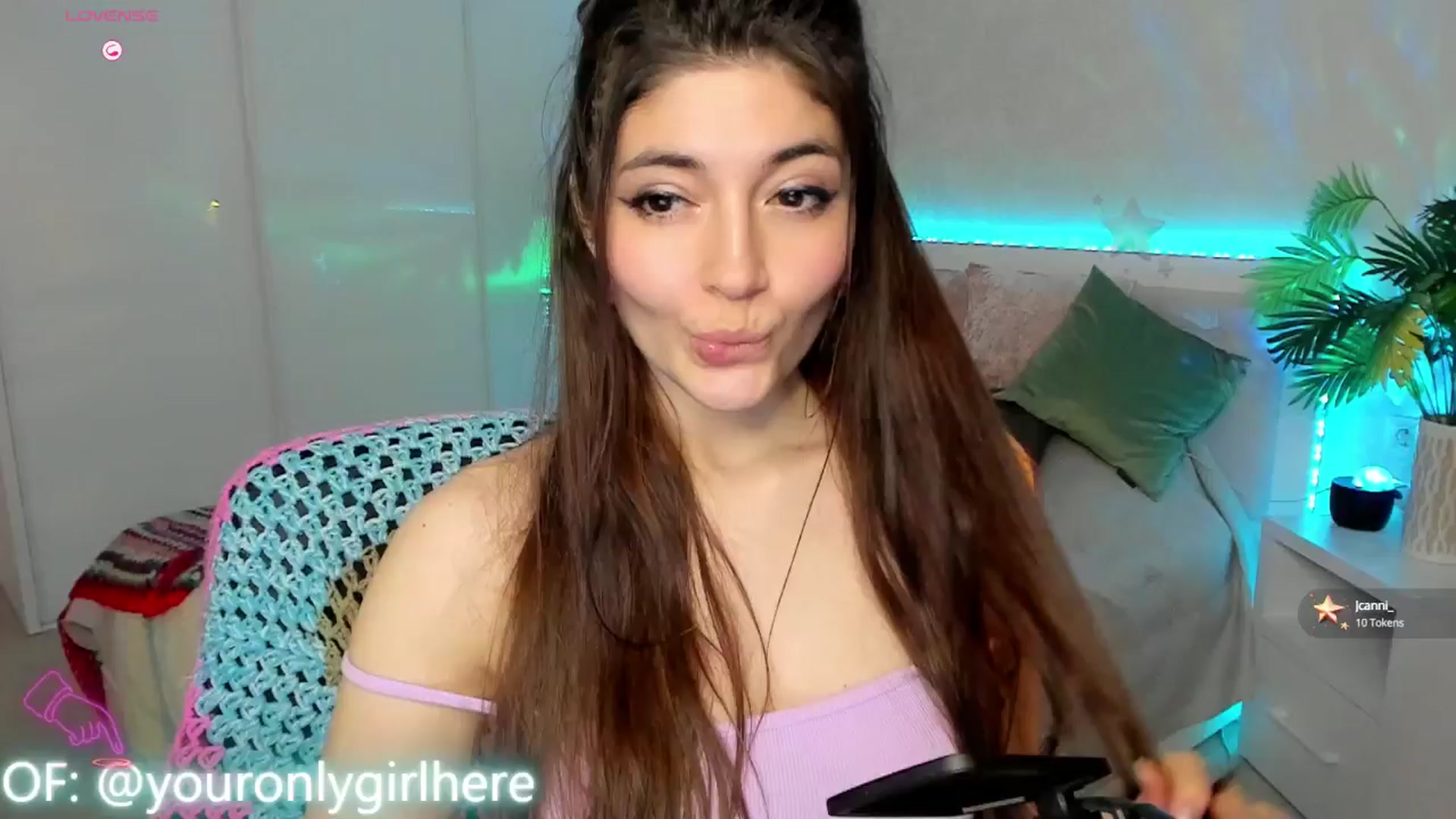 Gallery image thumbnail from Emmy_Emmy's myfreecams stream on, 03/29/2025, 08:59 image 14 of 20