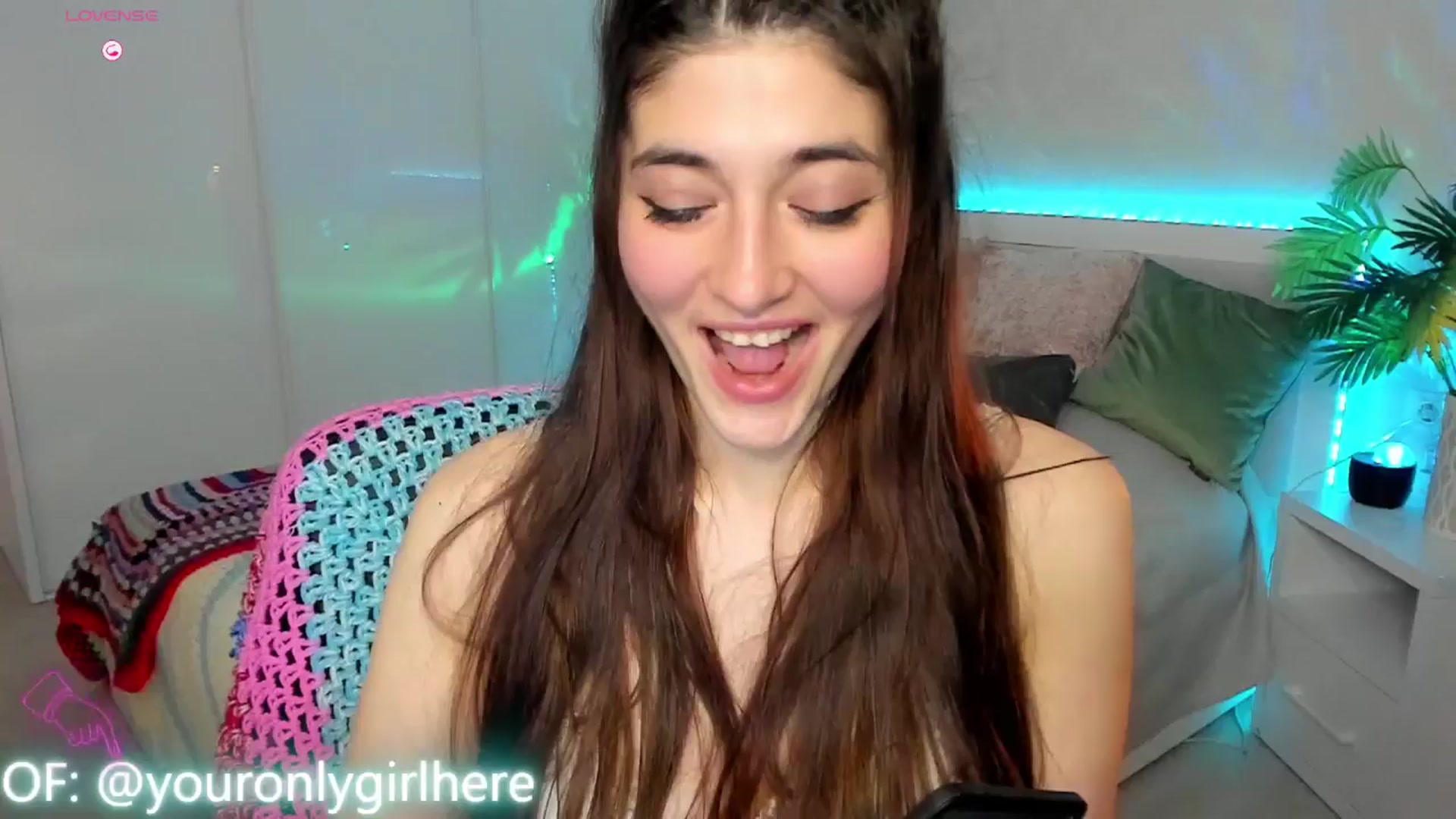 Gallery image thumbnail from Emmy_Emmy's myfreecams stream on, 03/30/2025, 08:37 image 15 of 20