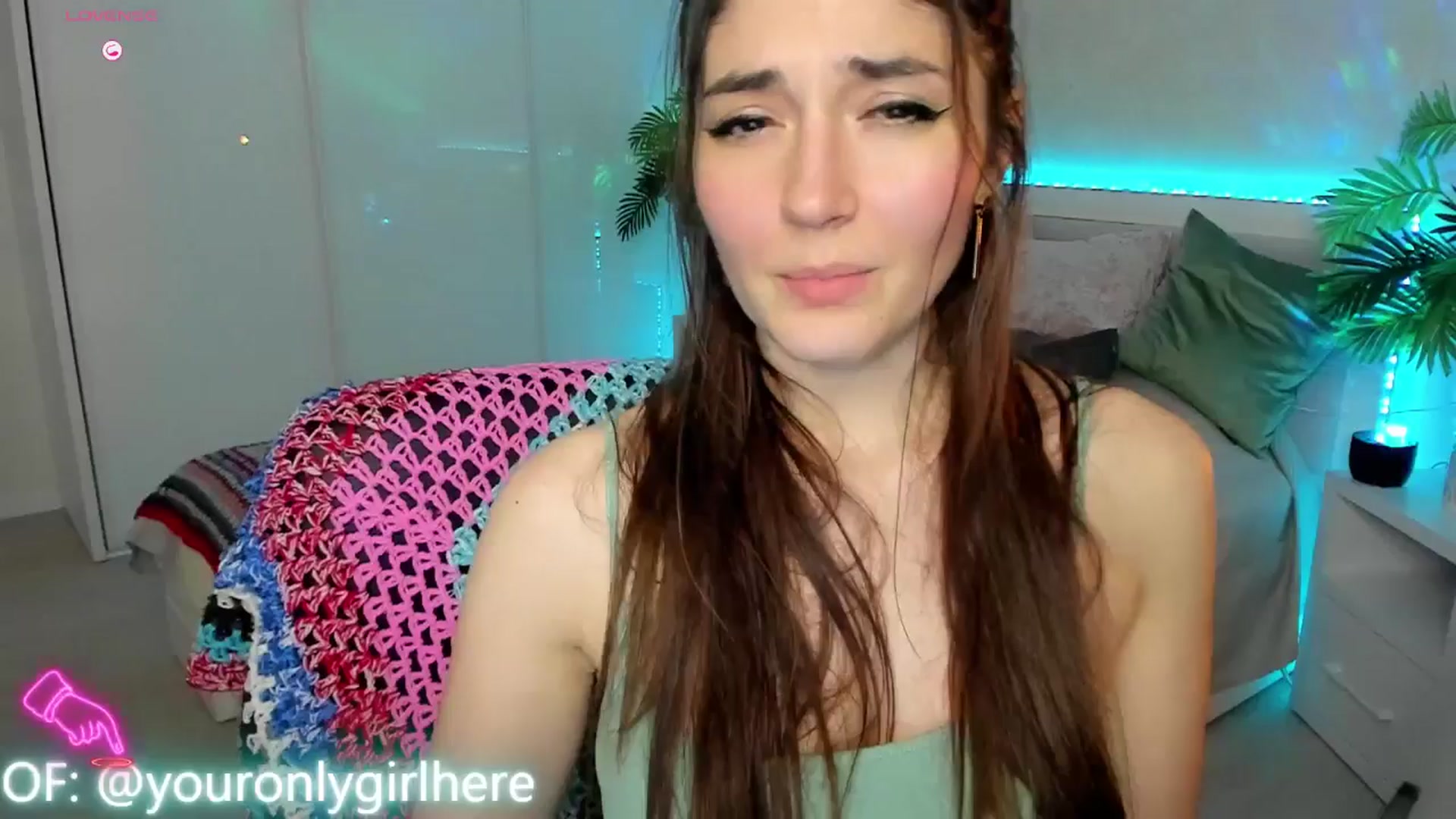 Gallery image thumbnail from Emmy_Emmy's myfreecams stream on, 03/31/2025, 12:04 image 14 of 20