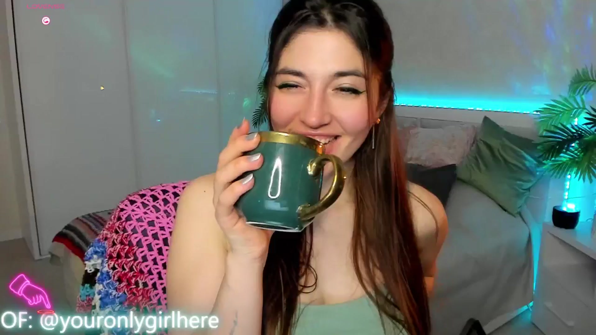 Gallery image thumbnail from Emmy_Emmy's myfreecams stream on, 03/31/2025, 12:04 image 8 of 20
