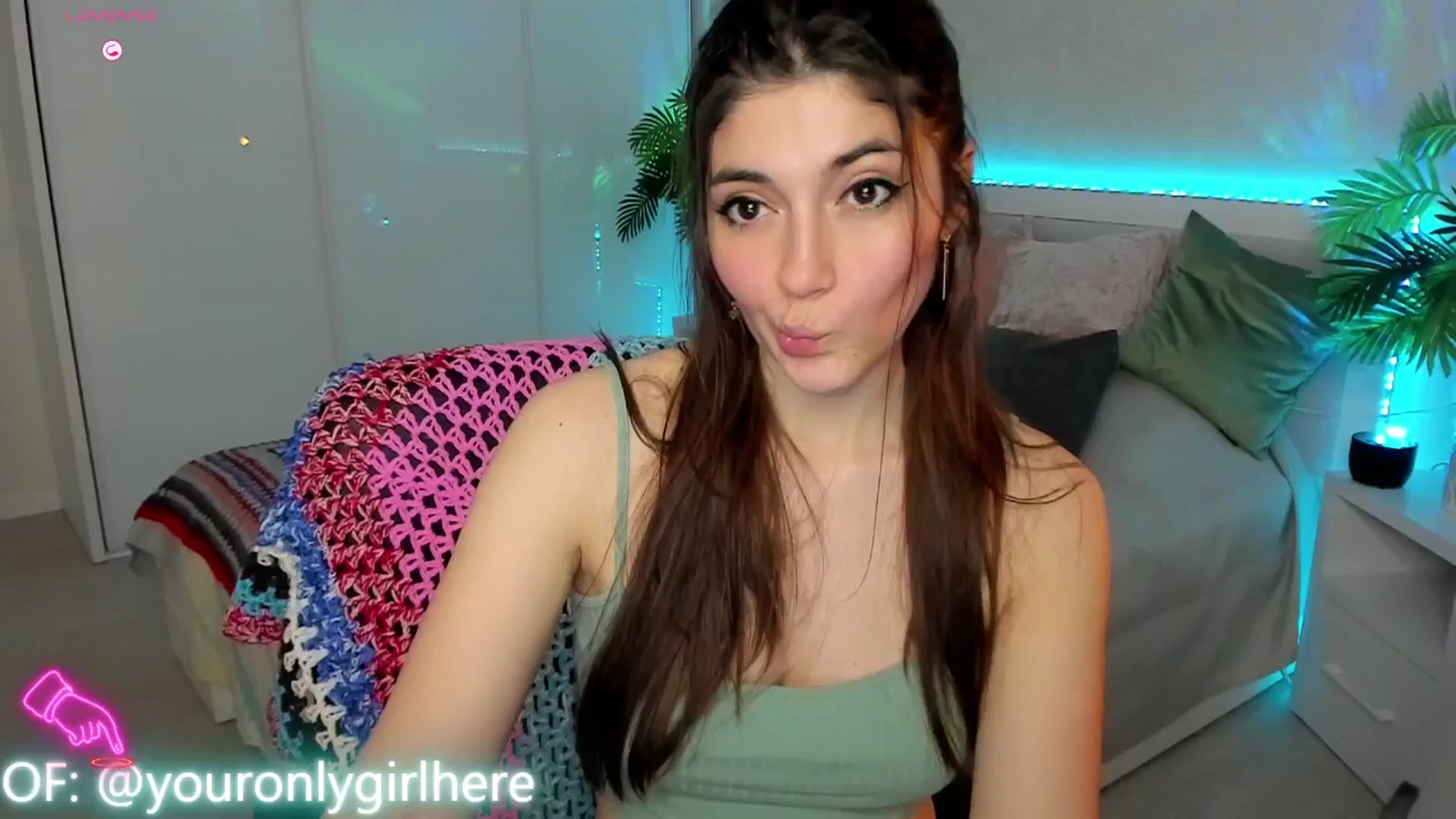 Gallery image thumbnail from Emmy_Emmy's myfreecams stream on, 03/31/2025, 12:04 image 19 of 20