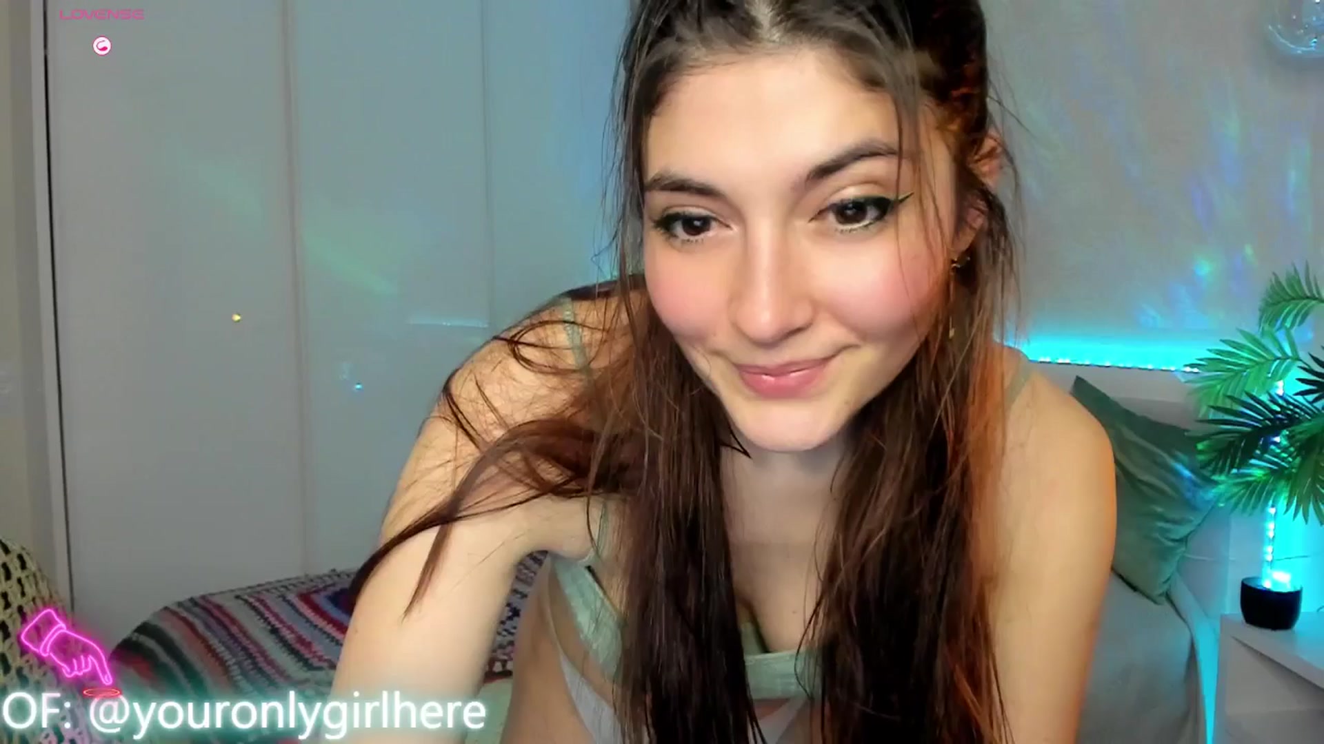 Gallery image thumbnail from Emmy_Emmy's myfreecams stream on, 03/31/2025, 12:04 image 10 of 20
