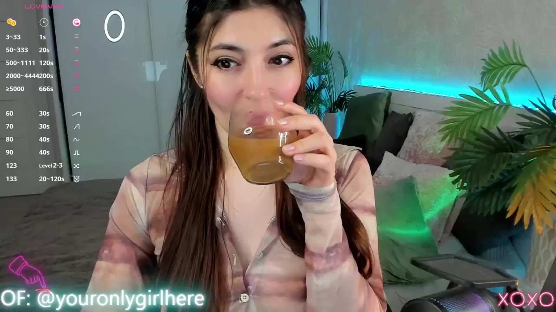 Gallery image thumbnail from Emmy_Emmy's myfreecams stream on, 04/15/2025, 07:48 image 1 of 20