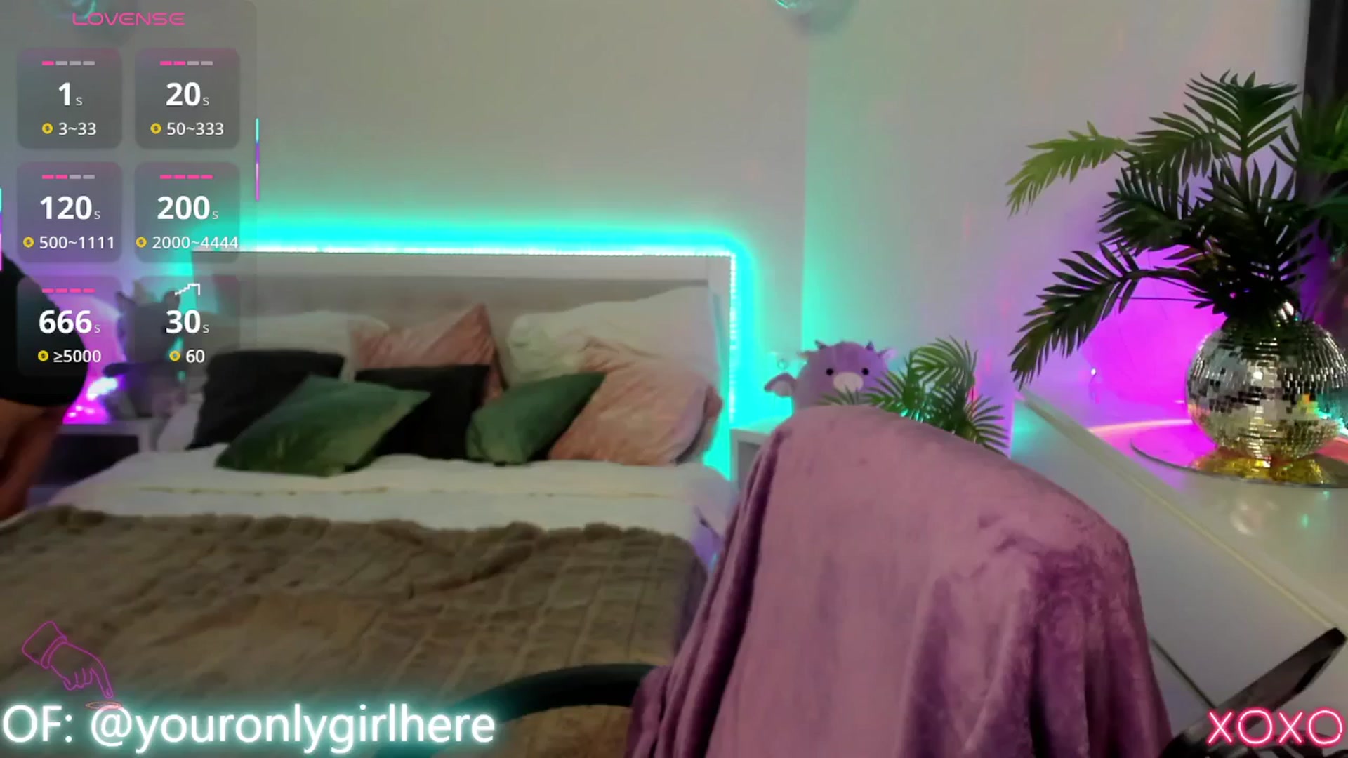 Gallery image thumbnail from Emmy_Emmy's myfreecams stream on, 06/22/2025, 11:35 image 7 of 20
