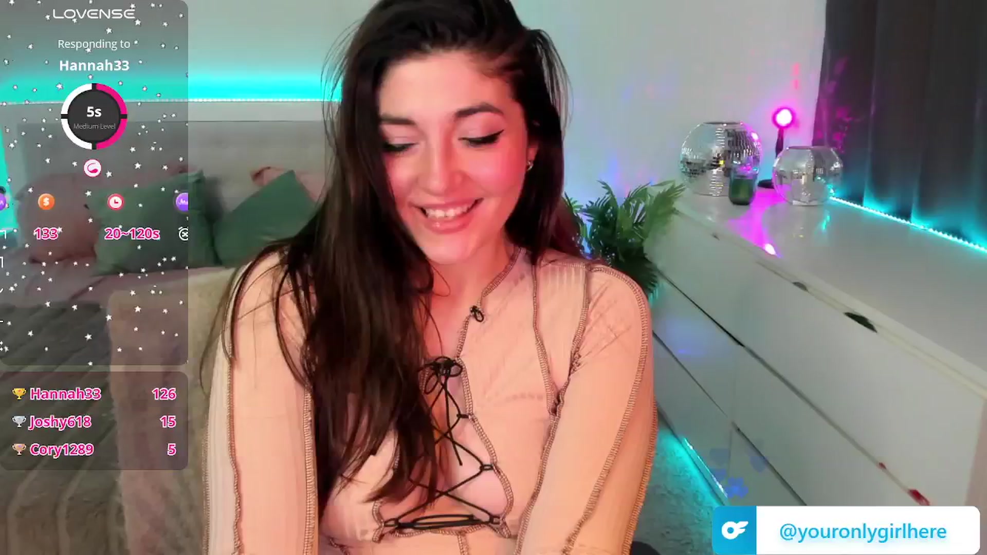 Gallery image thumbnail from Emmy_Emmy's myfreecams stream on, 01/06/2026, 13:03 image 6 of 20
