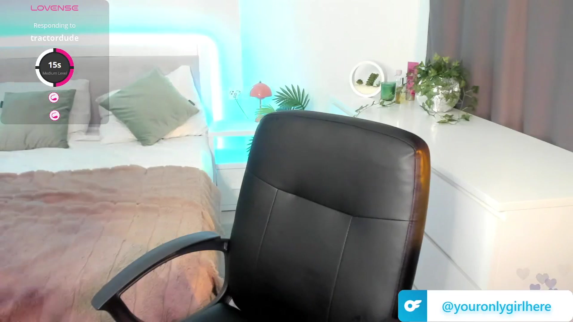 Gallery image thumbnail from Emmy_Emmy's myfreecams stream on, 04/27/2026, 07:49 image 6 of 20