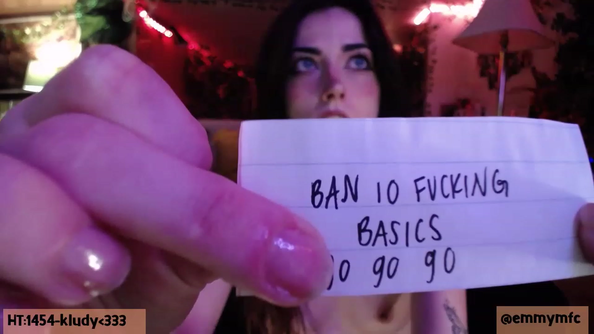Gallery image thumbnail from Emmy_Rose's myfreecams stream on, 11/28/2022, 04:39 image 14 of 20