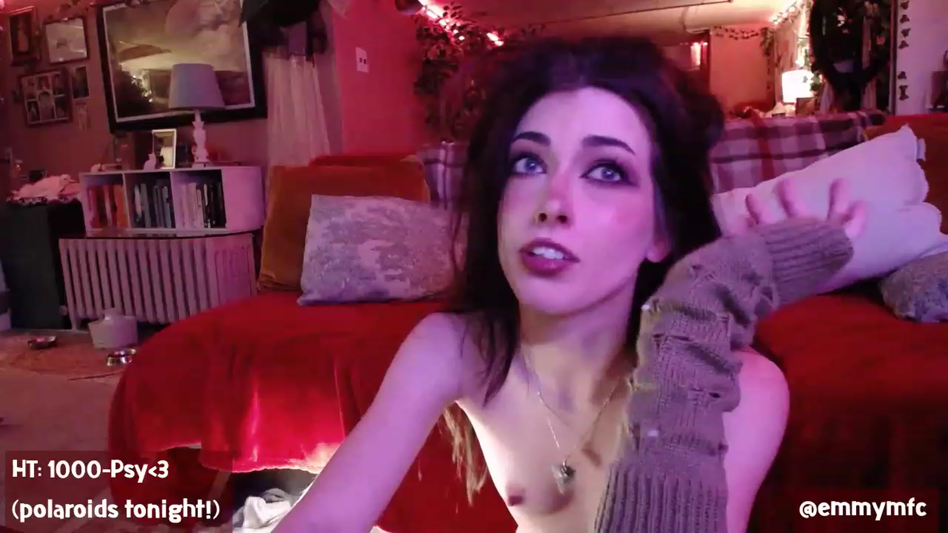 Gallery image thumbnail from Emmy_Rose's myfreecams stream on, 12/28/2022, 05:18 image 17 of 20