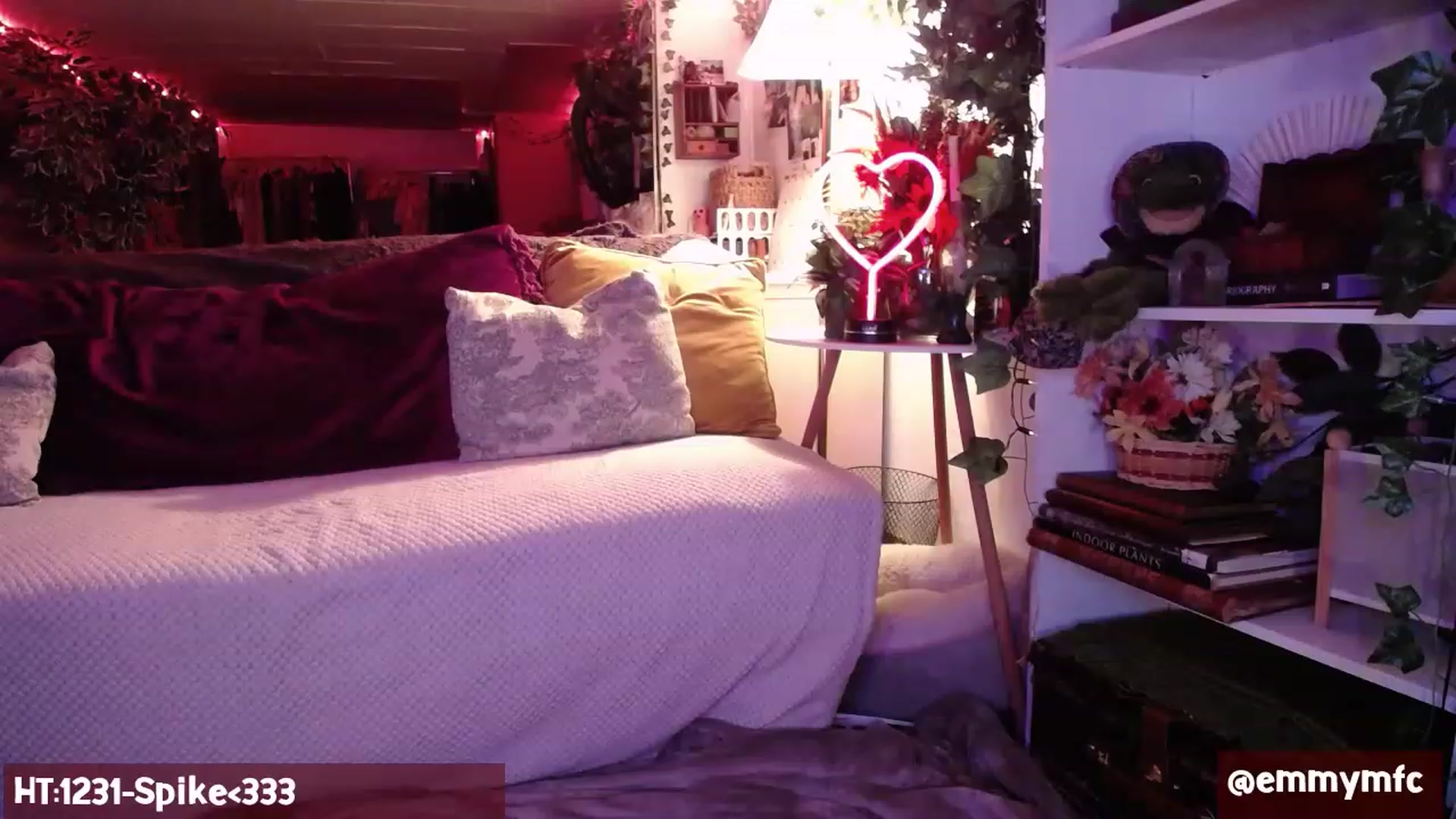 Gallery image thumbnail from Emmy_Rose's myfreecams stream on, 03/31/2023, 04:09 image 11 of 20