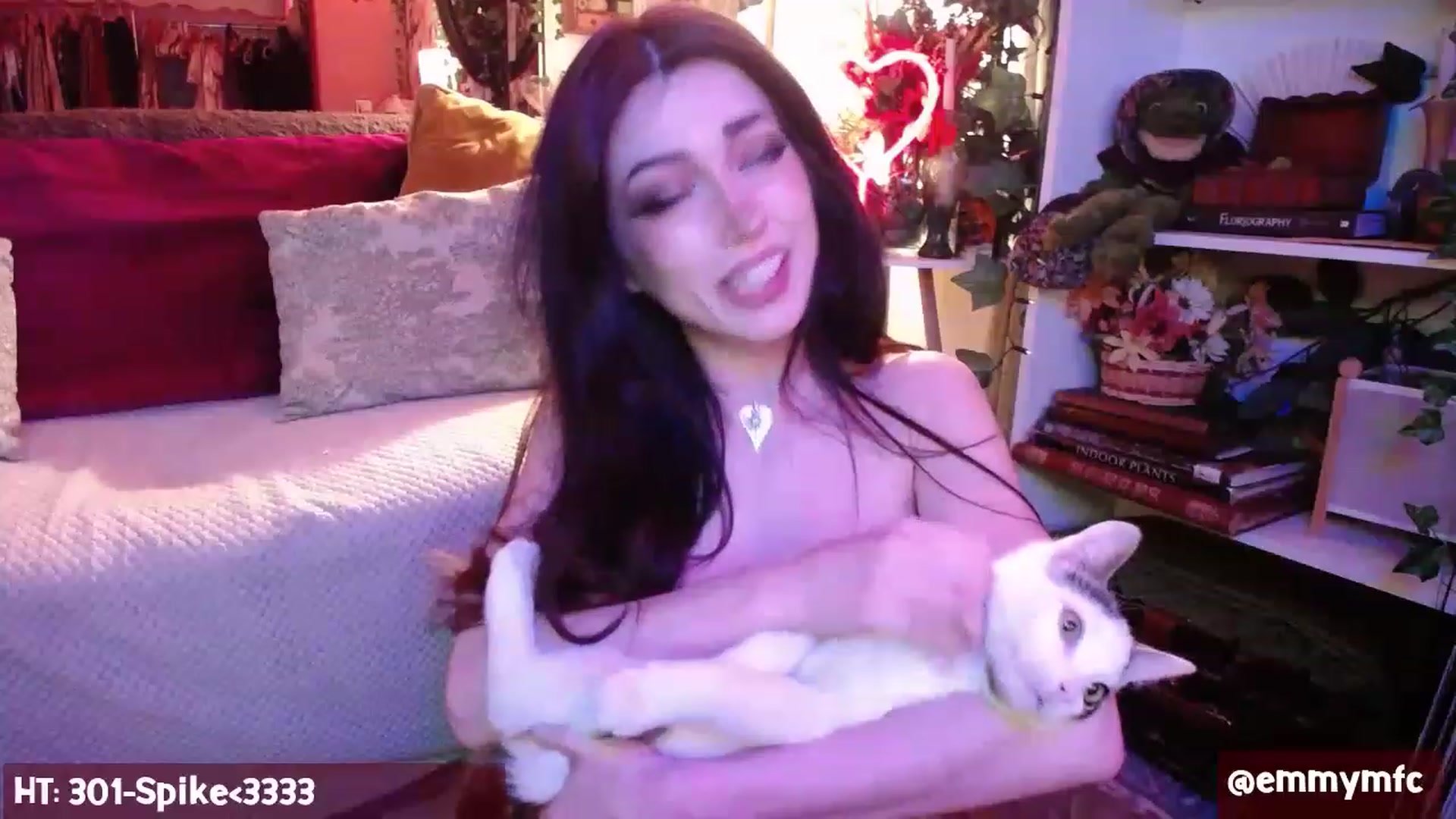 Gallery image thumbnail from Emmy_Rose's myfreecams stream on, 04/08/2023, 23:35 image 7 of 20