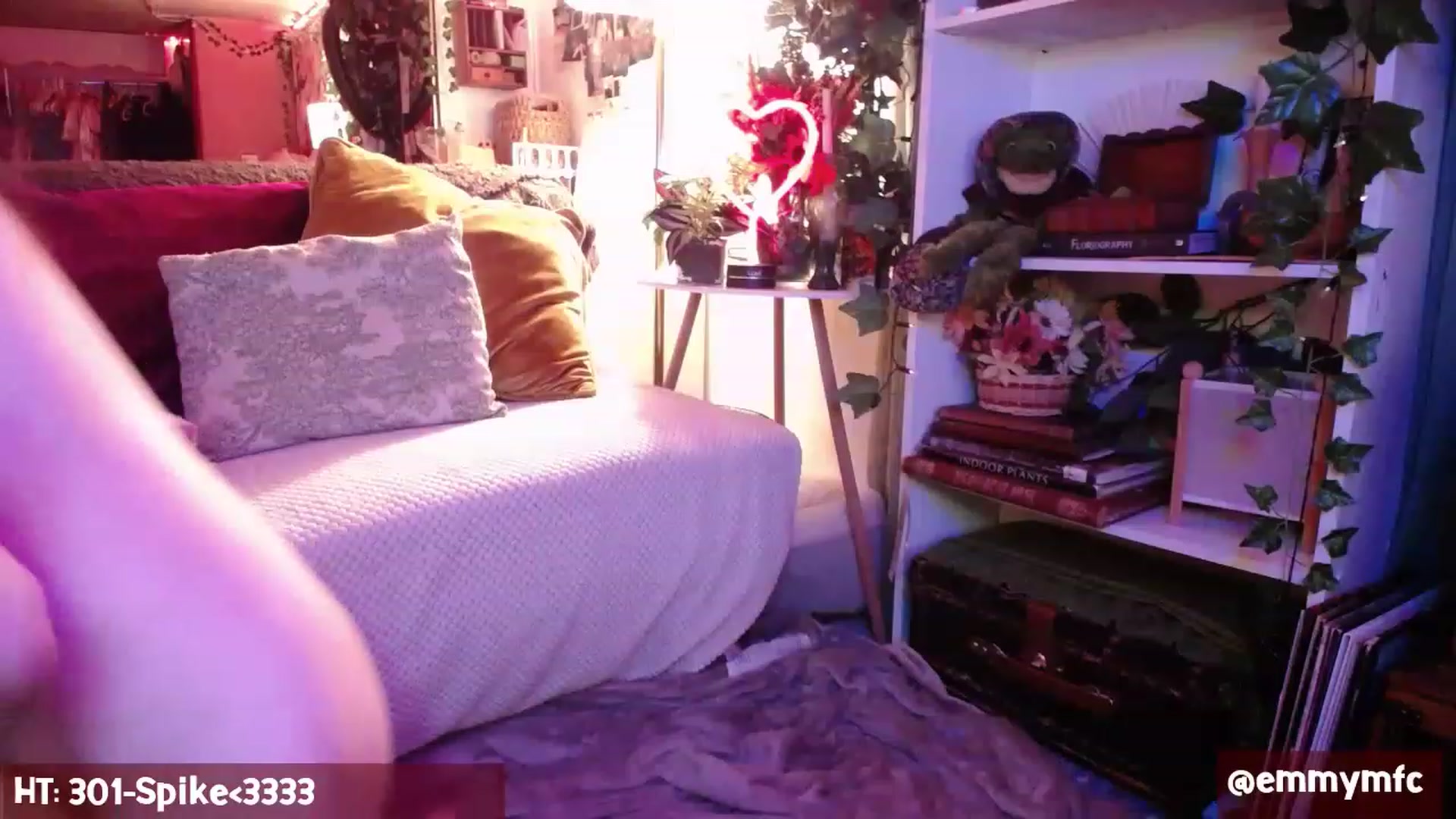 Gallery image thumbnail from Emmy_Rose's myfreecams stream on, 04/09/2023, 24:23 image 9 of 20