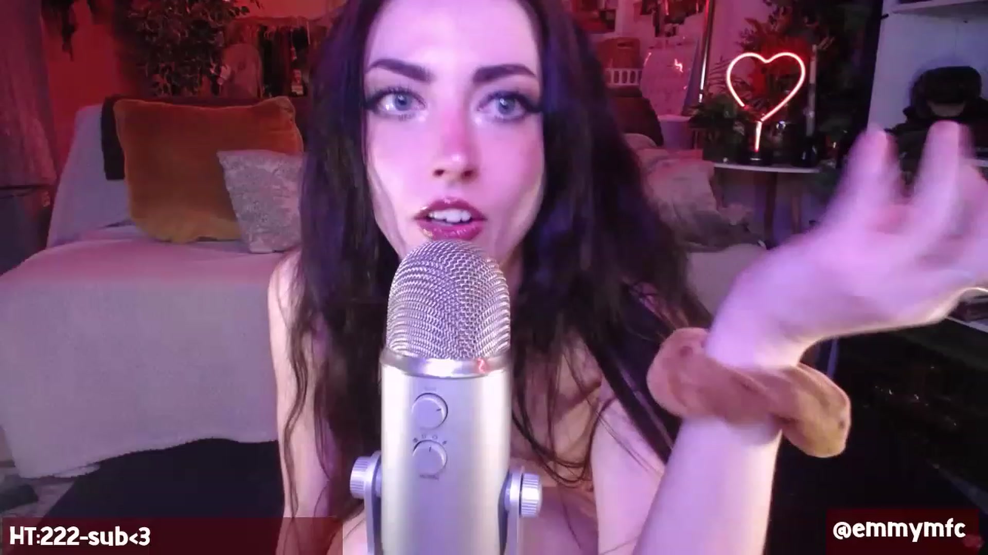 Gallery image thumbnail from Emmy_Rose's myfreecams stream on, 05/01/2023, 04:37 image 7 of 20
