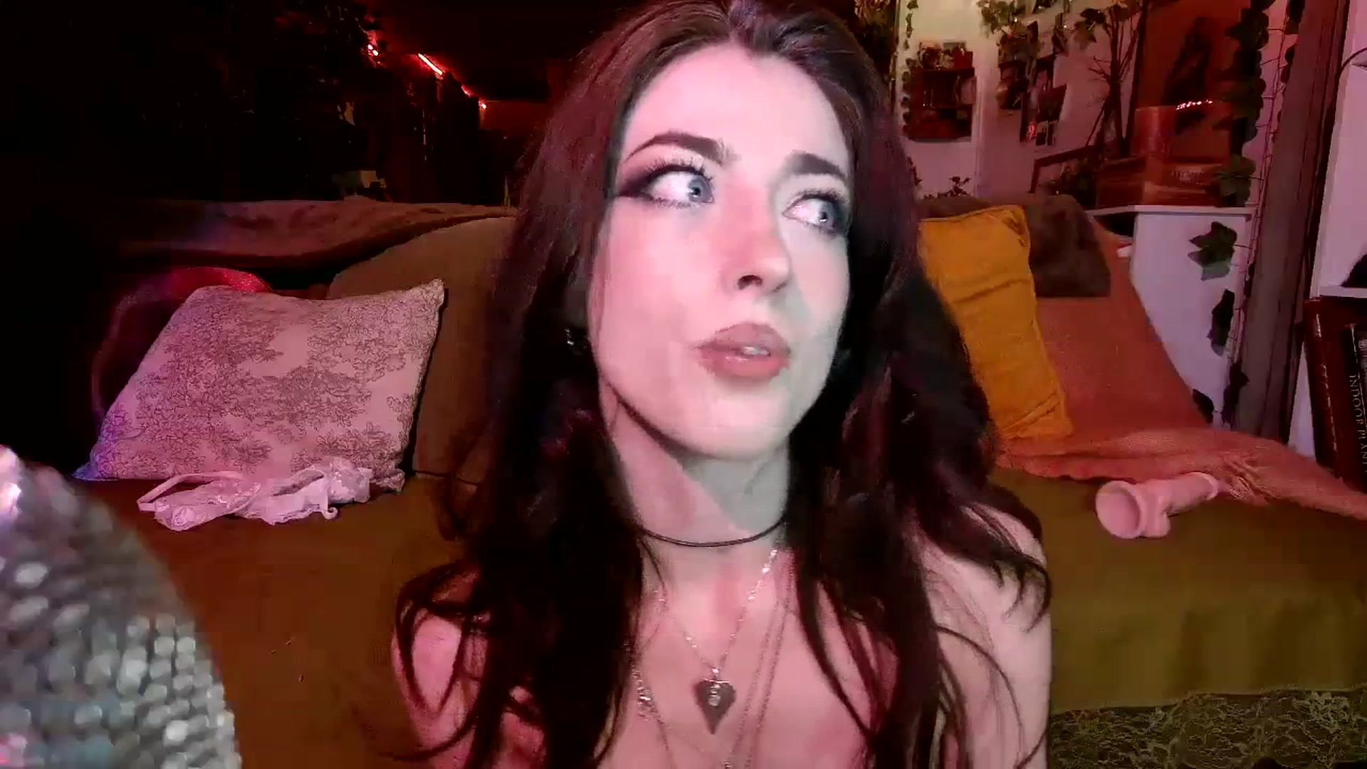 Gallery image thumbnail from Emmy_Rose's myfreecams stream on, 01/16/2024, 05:14 image 17 of 20