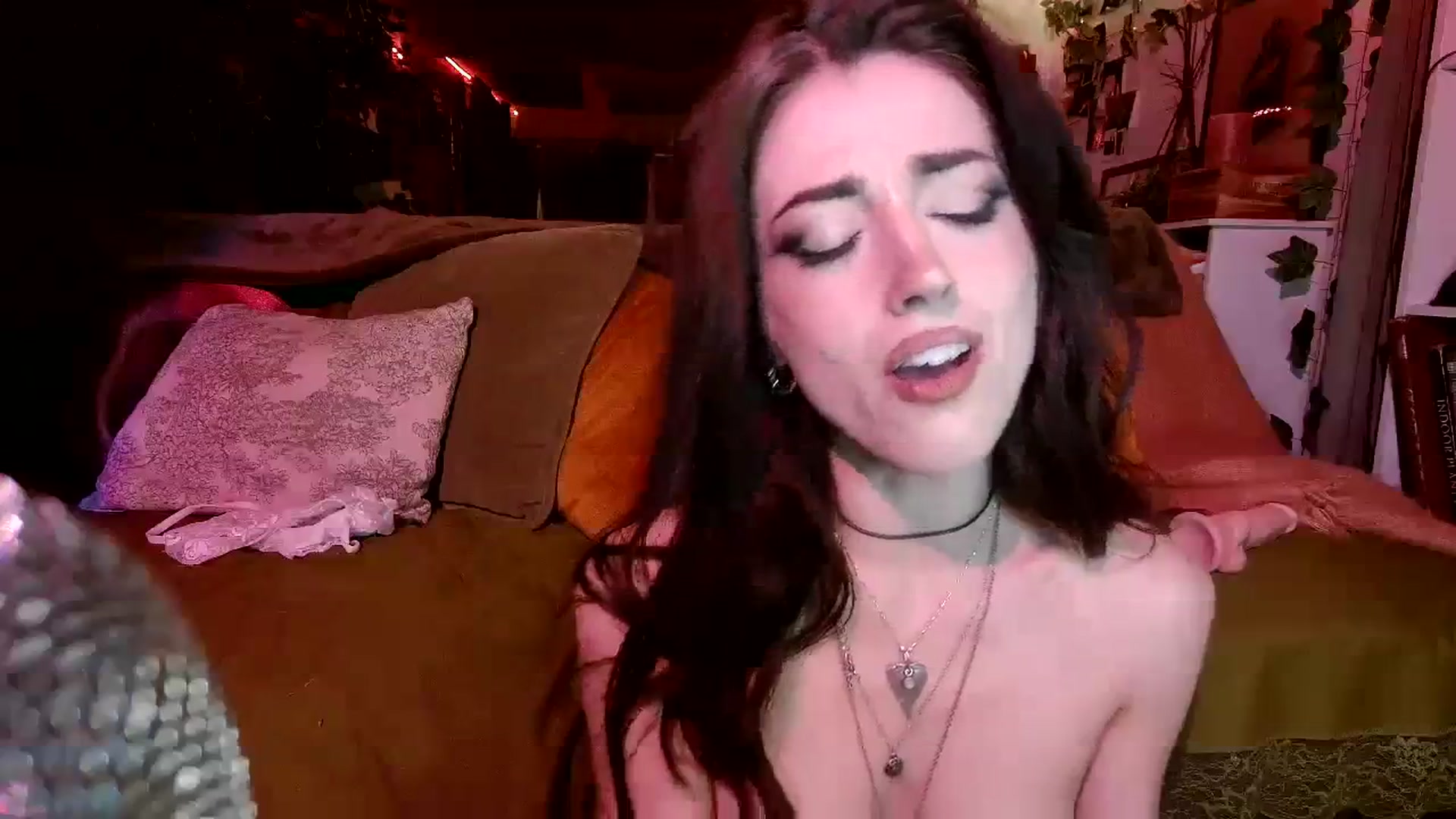 Gallery image thumbnail from Emmy_Rose's myfreecams stream on, 01/16/2024, 05:14 image 15 of 20