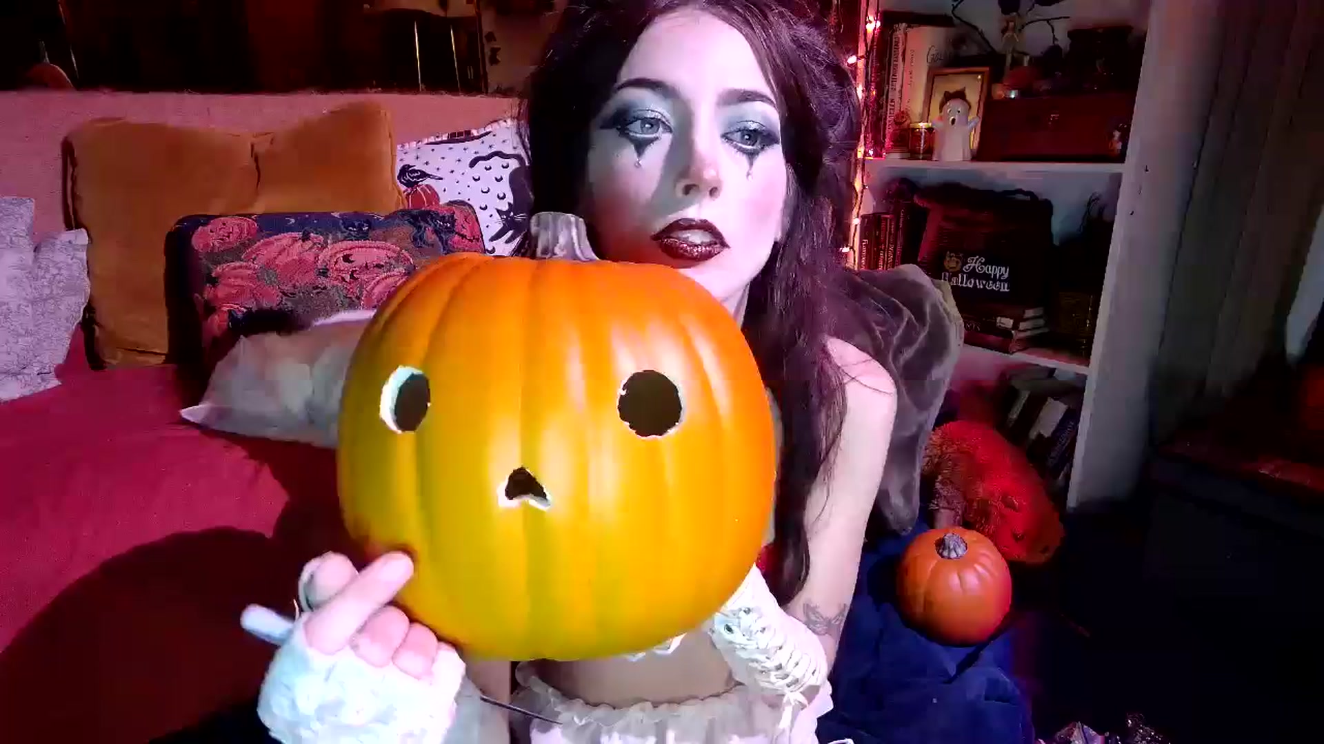 Gallery image thumbnail from Emmy_Rose's myfreecams stream on, 10/15/2024, 02:59 image 1 of 20