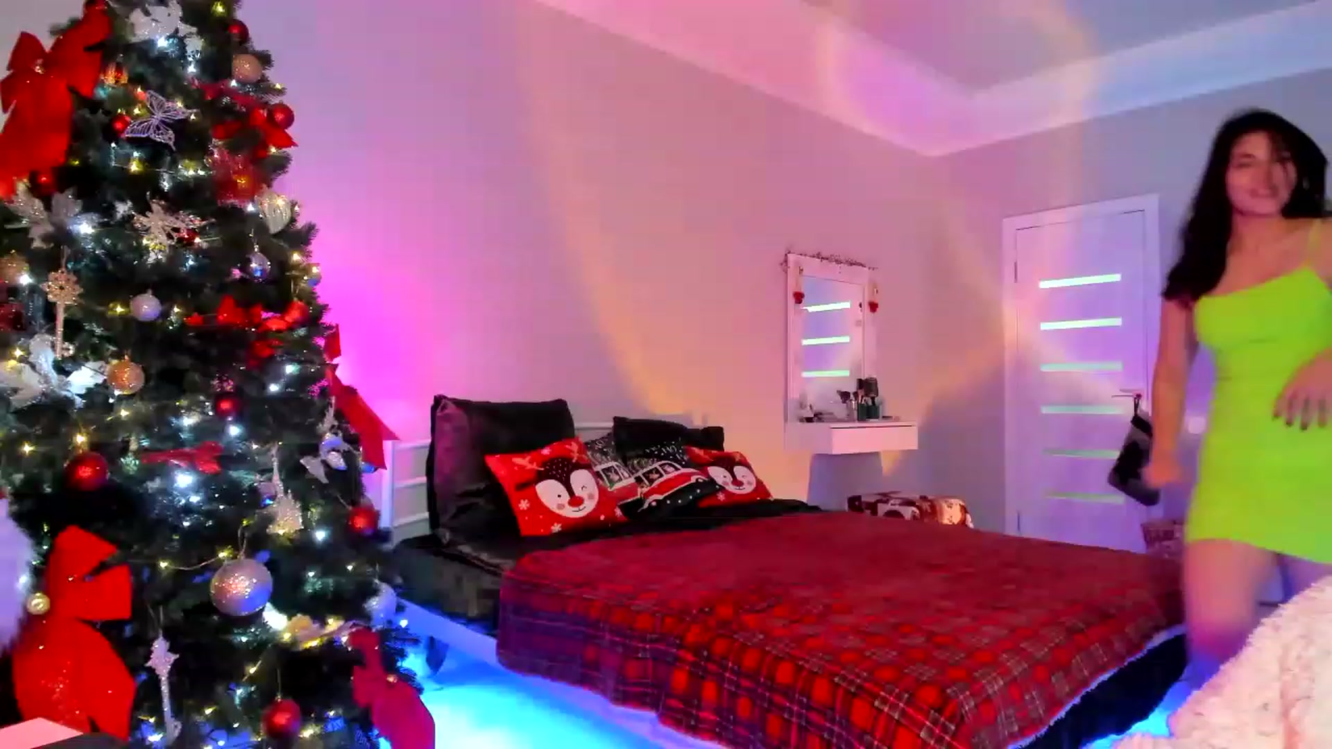 Gallery image thumbnail from Emmy___'s myfreecams stream on, 12/01/2022, 10:31 image 4 of 20