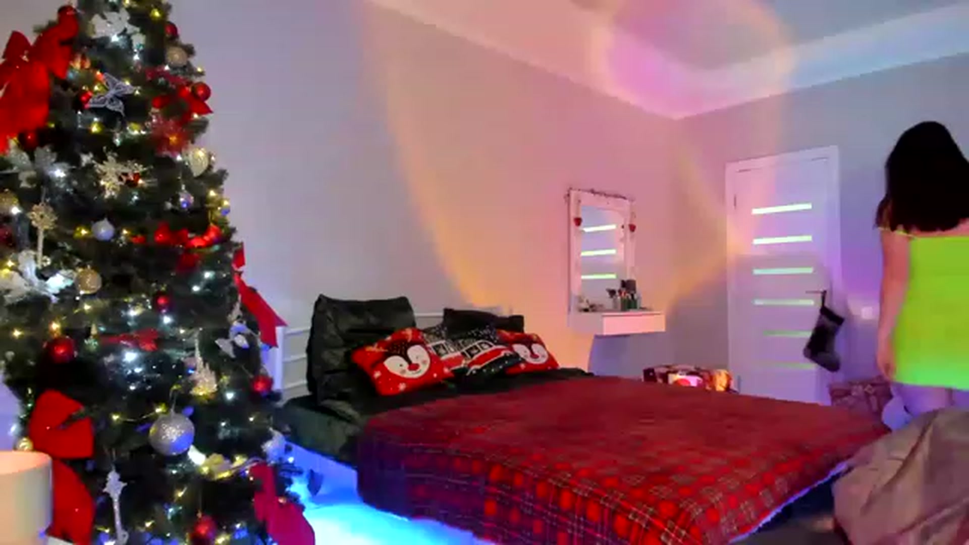 Gallery image thumbnail from Emmy___'s myfreecams stream on, 12/01/2022, 13:35 image 14 of 20