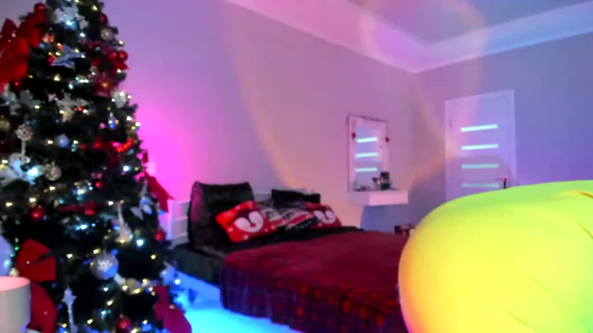 Gallery image thumbnail from Emmy___'s myfreecams stream on, 12/01/2022, 13:35 image 15 of 20