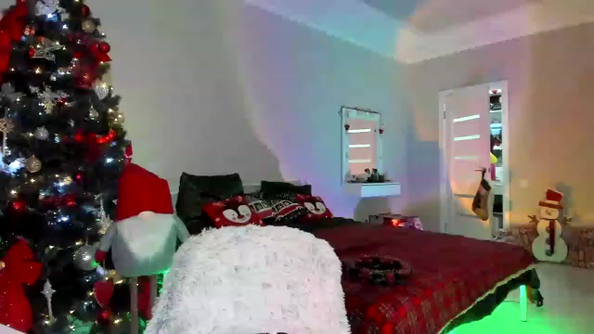 Gallery image thumbnail from Emmy___'s myfreecams stream on, 12/03/2022, 09:33 image 11 of 20