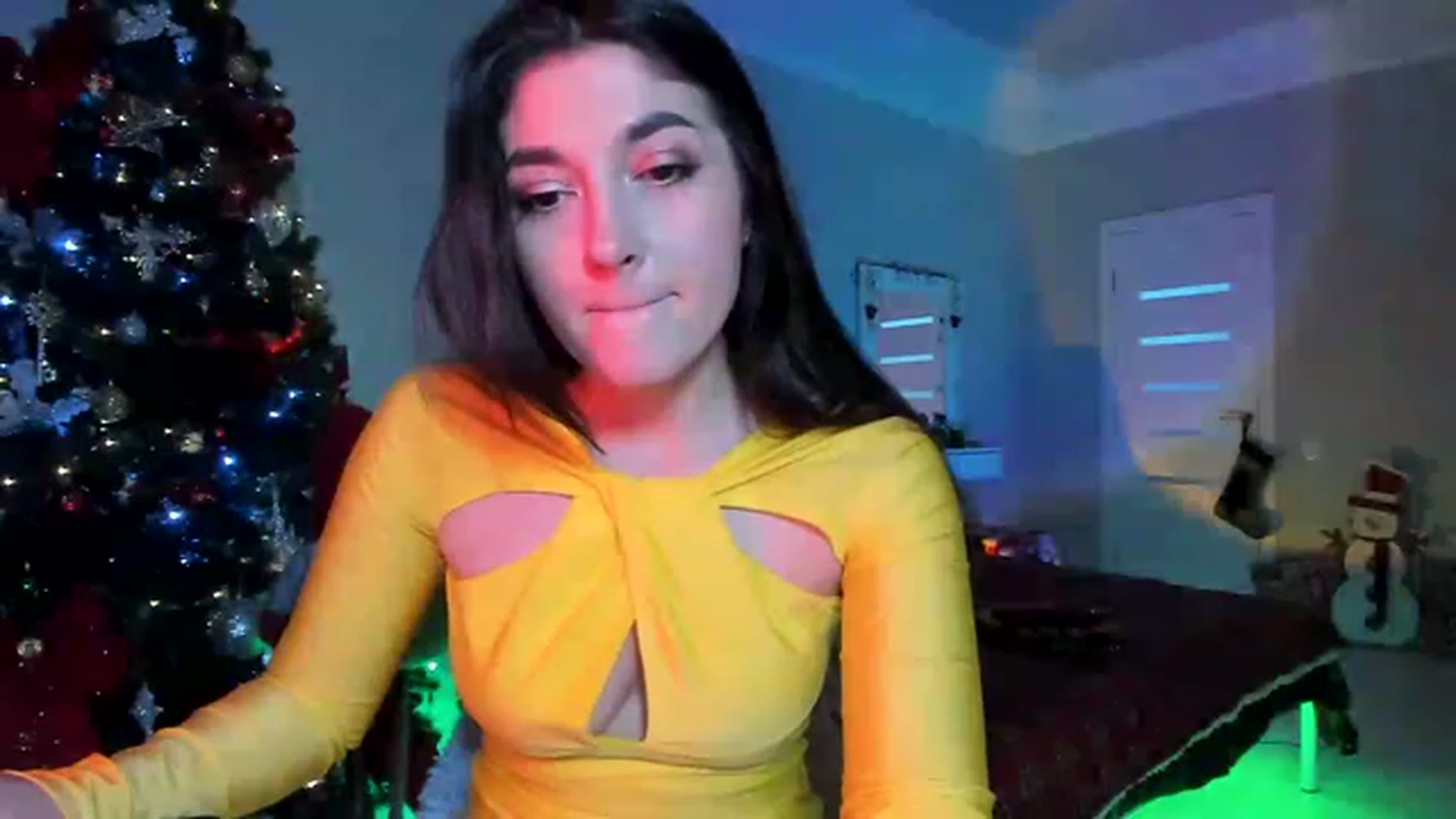 Gallery image thumbnail from Emmy___'s myfreecams stream on, 12/03/2022, 10:07 image 15 of 20