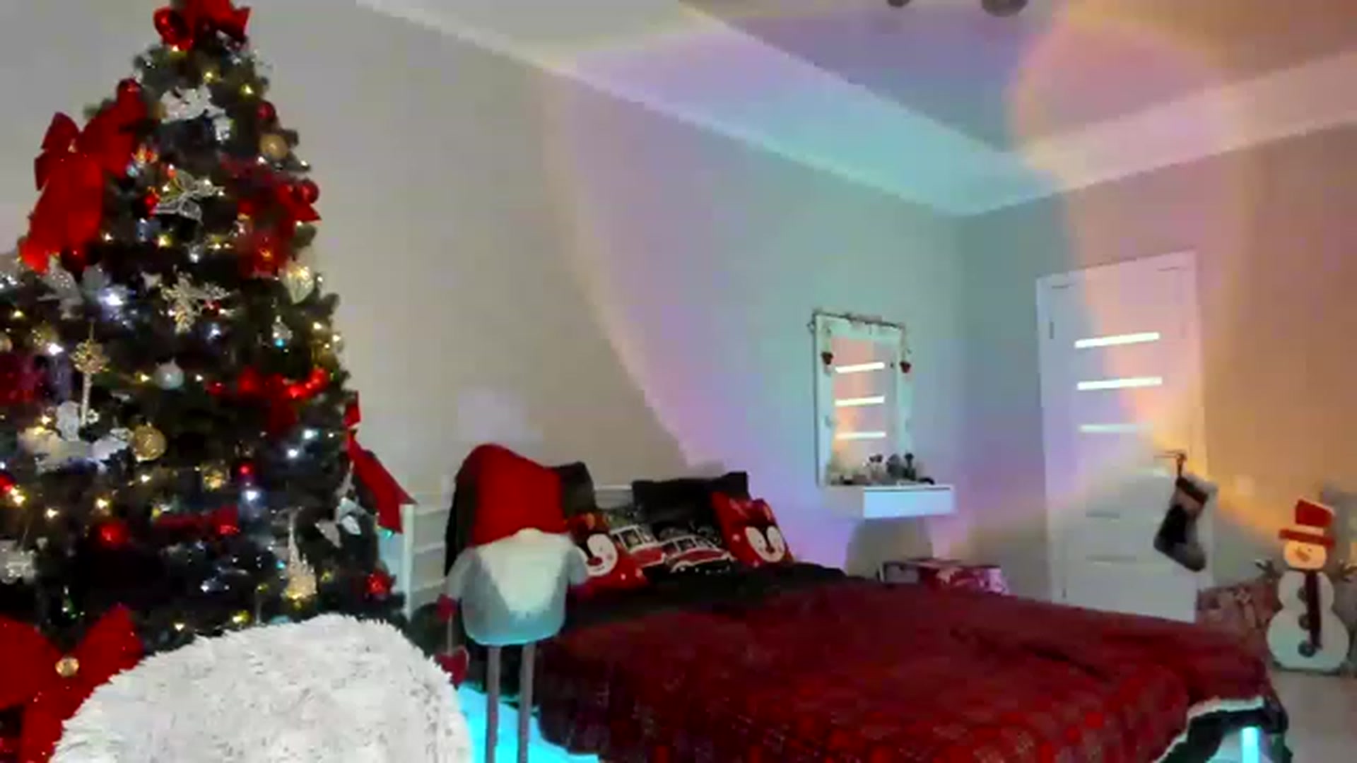 Gallery image thumbnail from Emmy___'s myfreecams stream on, 12/04/2022, 10:41 image 5 of 20