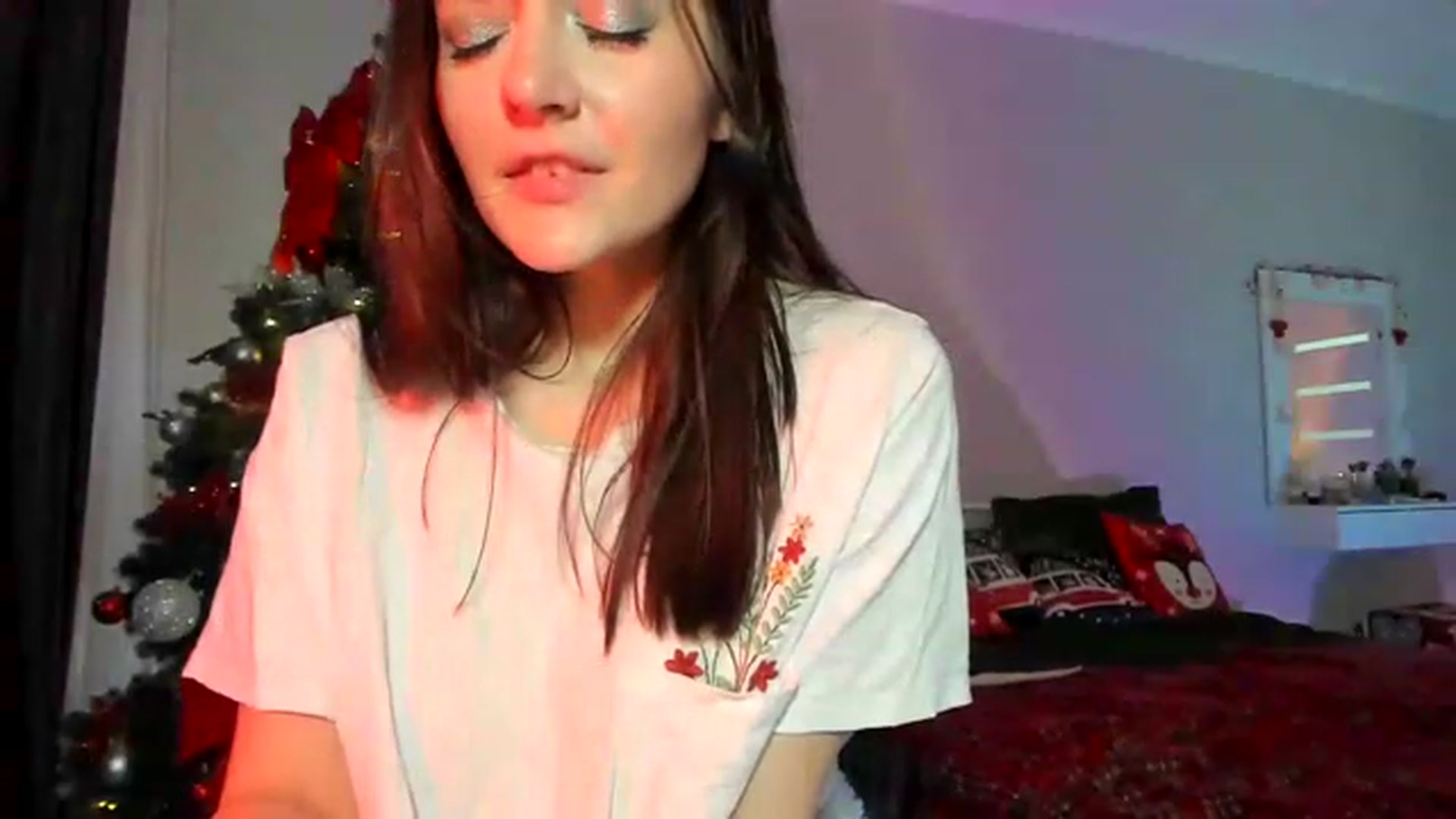 Gallery image thumbnail from Emmy___'s myfreecams stream on, 12/04/2022, 12:43 image 14 of 20