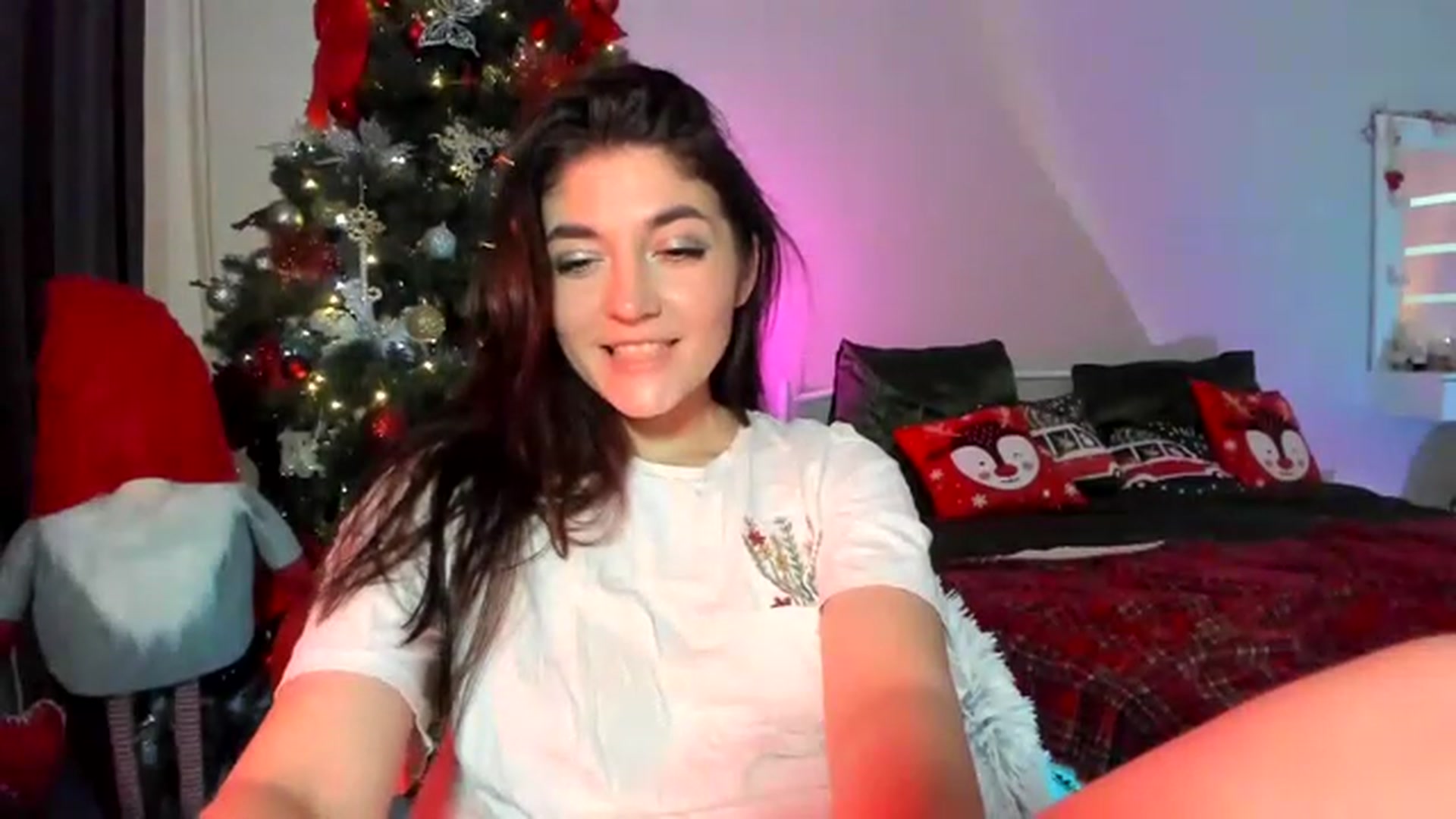 Gallery image thumbnail from Emmy___'s myfreecams stream on, 12/04/2022, 12:43 image 19 of 20