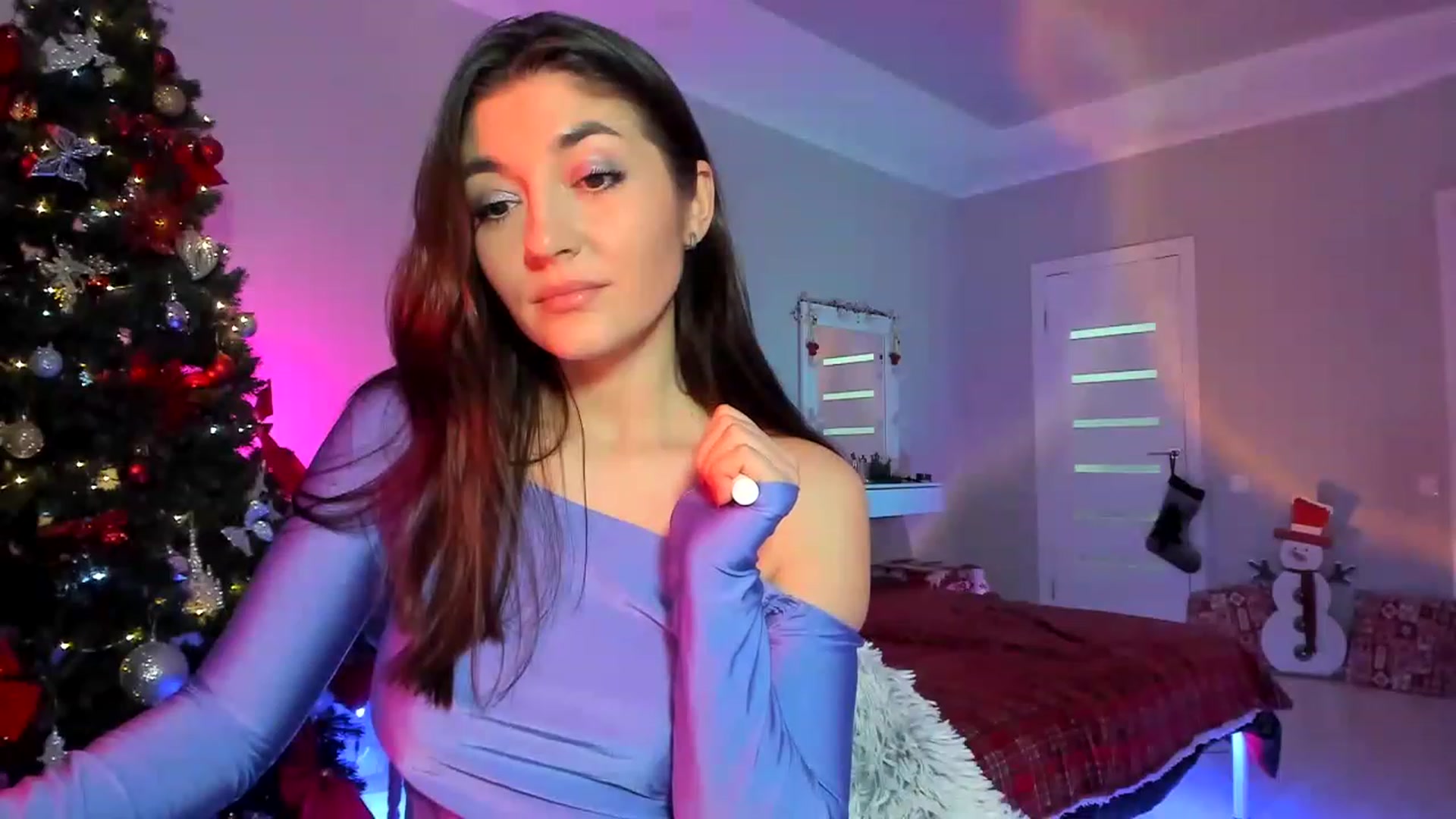 Gallery image thumbnail from Emmy___'s myfreecams stream on, 12/06/2022, 12:36 image 9 of 20