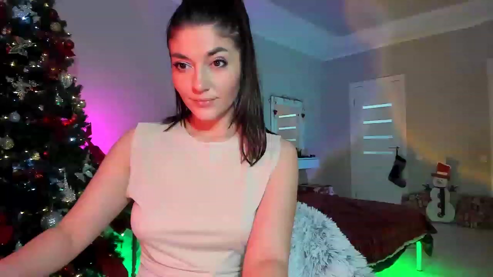 Gallery image thumbnail from Emmy___'s myfreecams stream on, 12/06/2022, 12:59 image 5 of 20