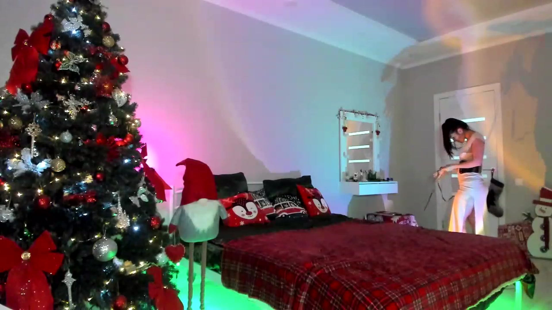 Gallery image thumbnail from Emmy___'s myfreecams stream on, 12/06/2022, 13:43 image 18 of 20