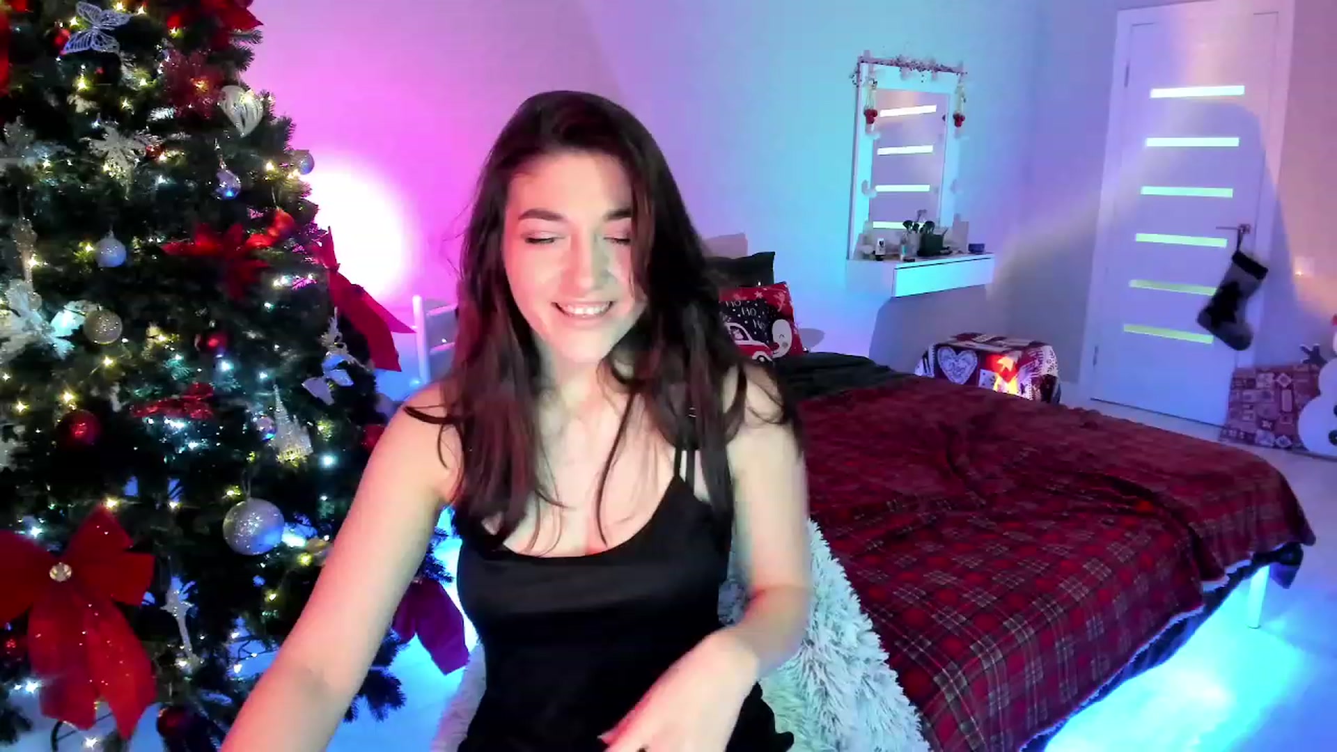 Gallery image thumbnail from Emmy___'s myfreecams stream on, 12/09/2022, 11:52 image 1 of 20