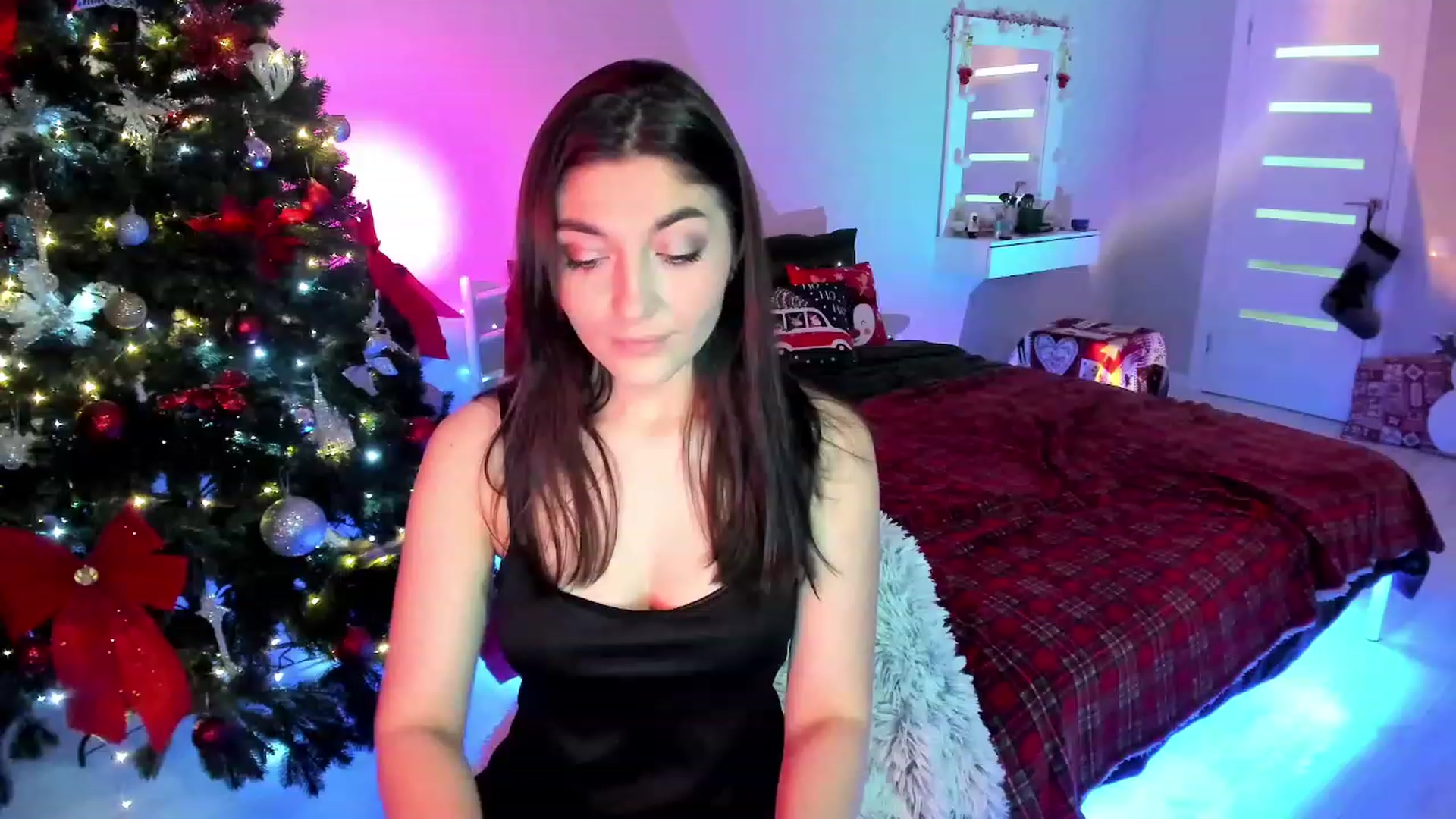 Gallery image thumbnail from Emmy___'s myfreecams stream on, 12/09/2022, 11:52 image 18 of 20
