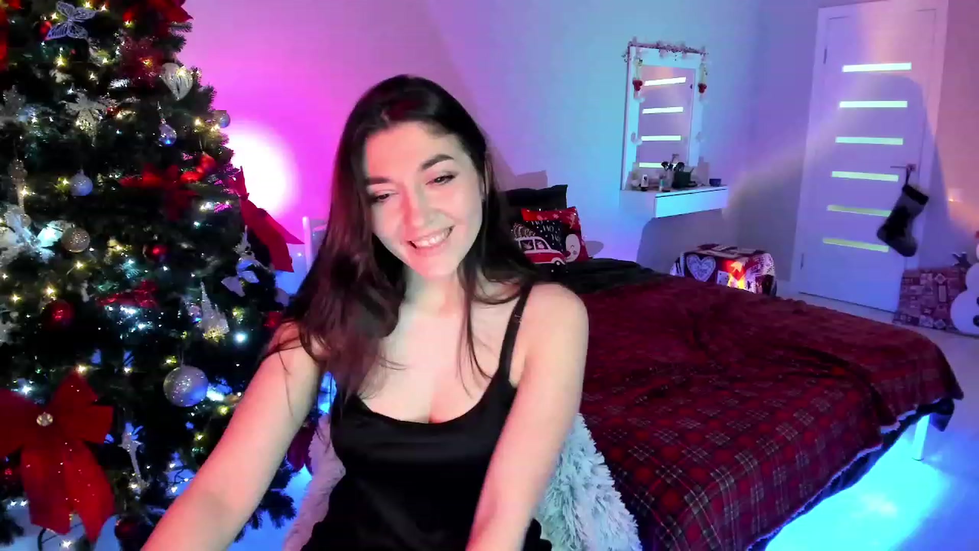 Gallery image thumbnail from Emmy___'s myfreecams stream on, 12/09/2022, 11:52 image 4 of 20