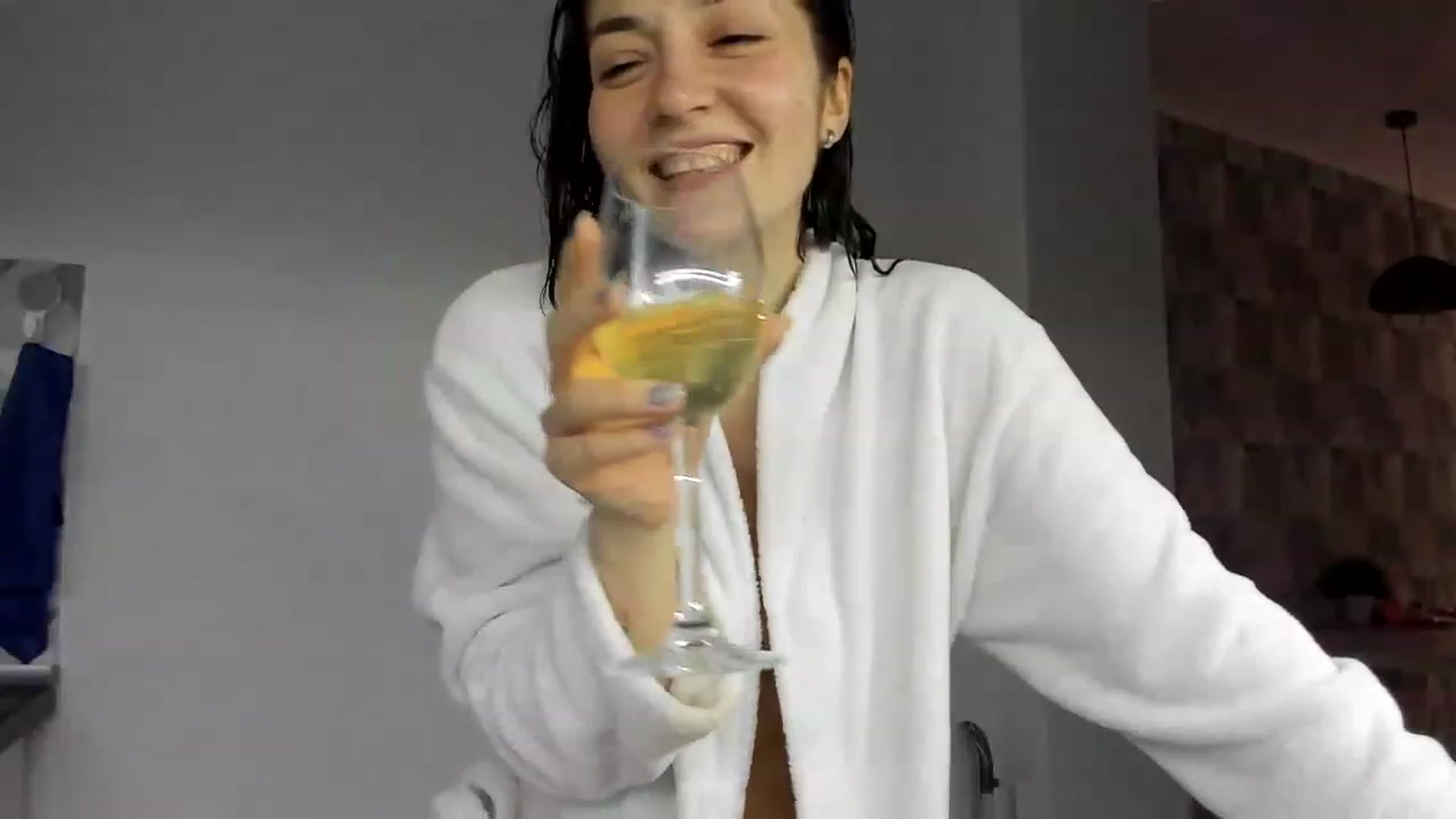 Gallery image thumbnail from Emmy___'s myfreecams stream on, 12/09/2022, 15:10 image 8 of 20