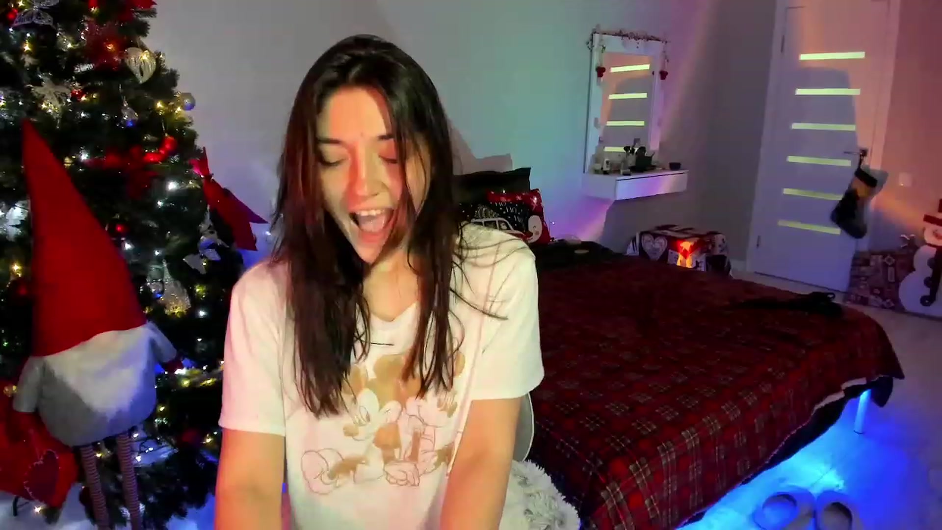 Gallery image thumbnail from Emmy___'s myfreecams stream on, 12/09/2022, 15:52 image 13 of 20