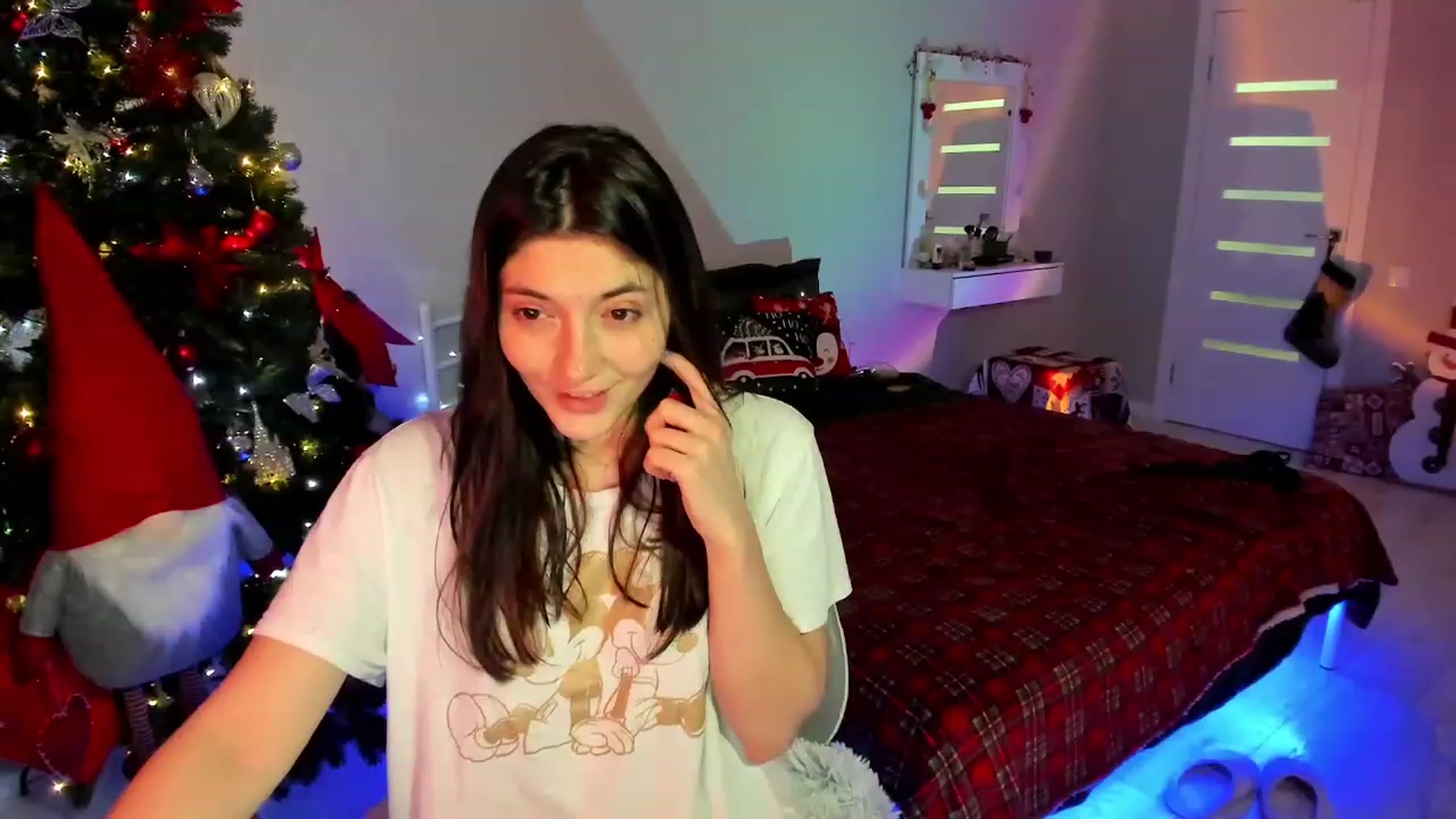 Gallery image thumbnail from Emmy___'s myfreecams stream on, 12/09/2022, 15:52 image 18 of 20