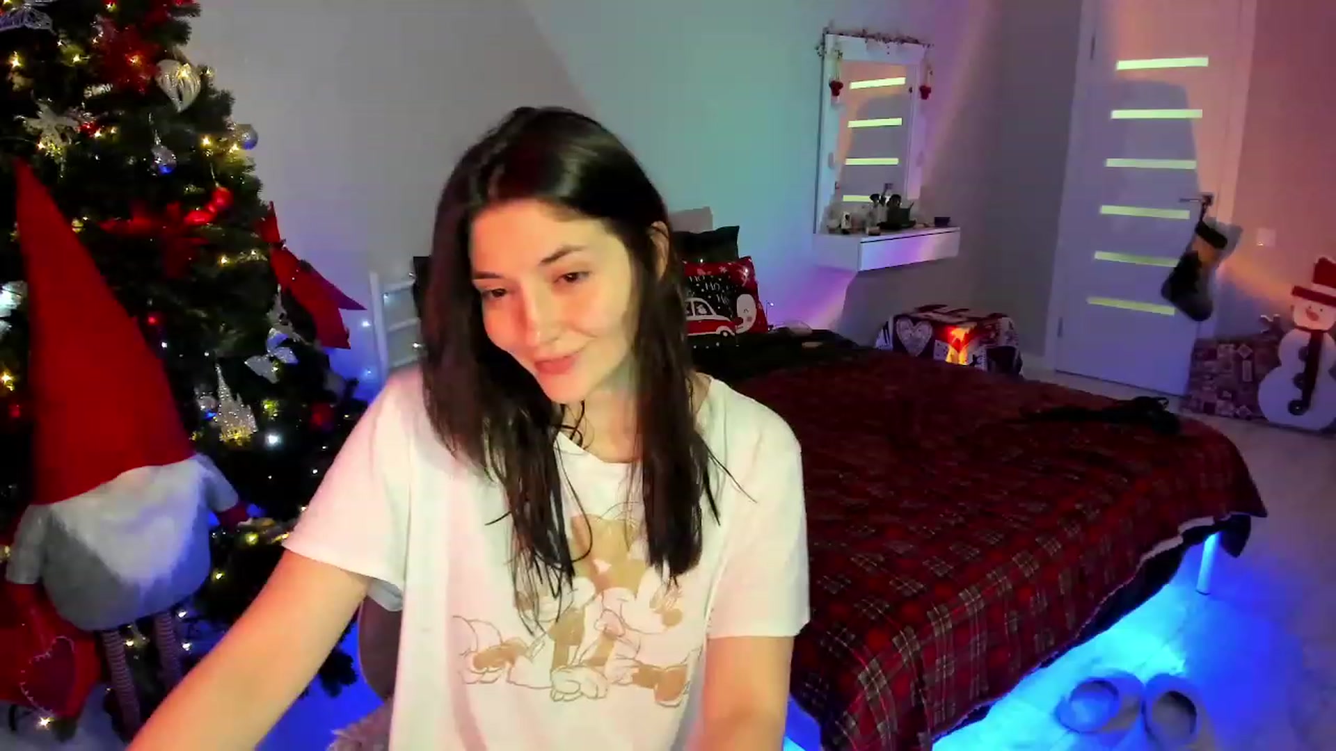 Gallery image thumbnail from Emmy___'s myfreecams stream on, 12/09/2022, 15:52 image 5 of 20