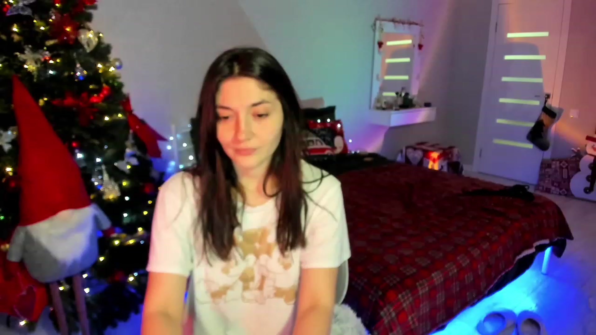 Gallery image thumbnail from Emmy___'s myfreecams stream on, 12/09/2022, 15:52 image 16 of 20