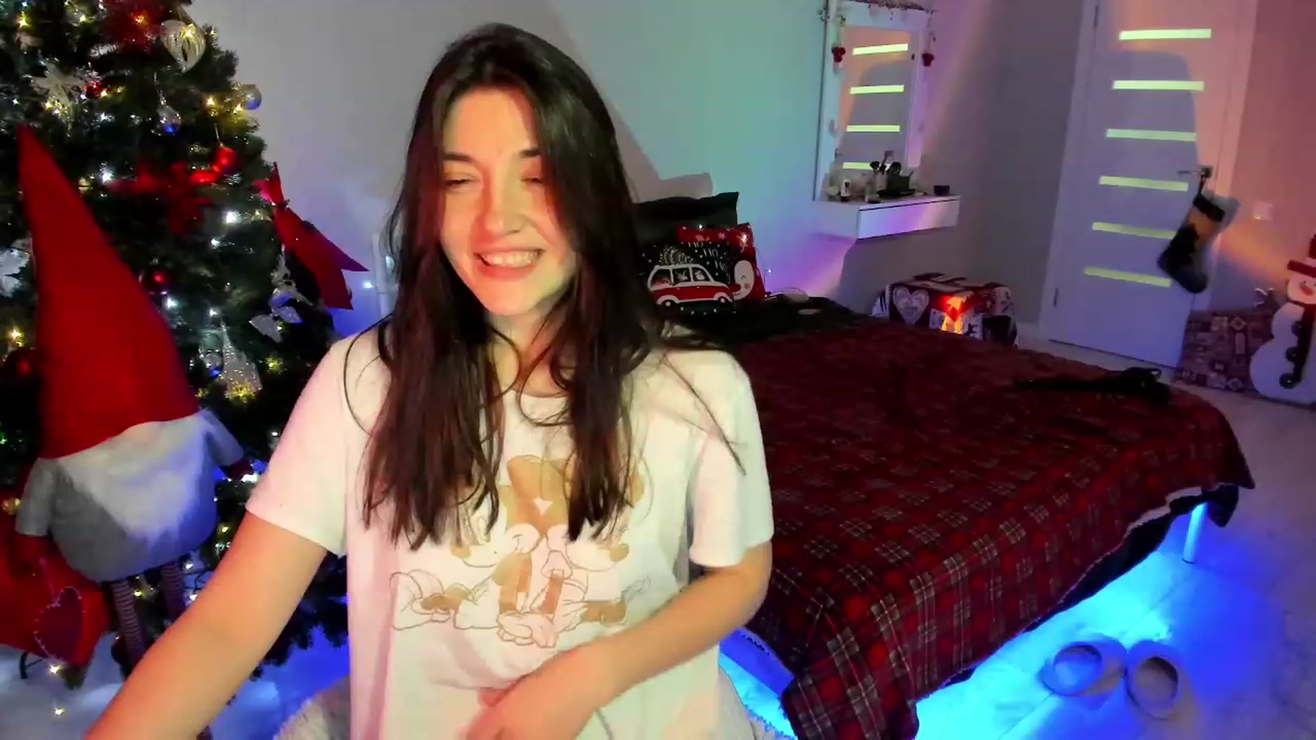 Gallery image thumbnail from Emmy___'s myfreecams stream on, 12/09/2022, 16:34 image 7 of 20