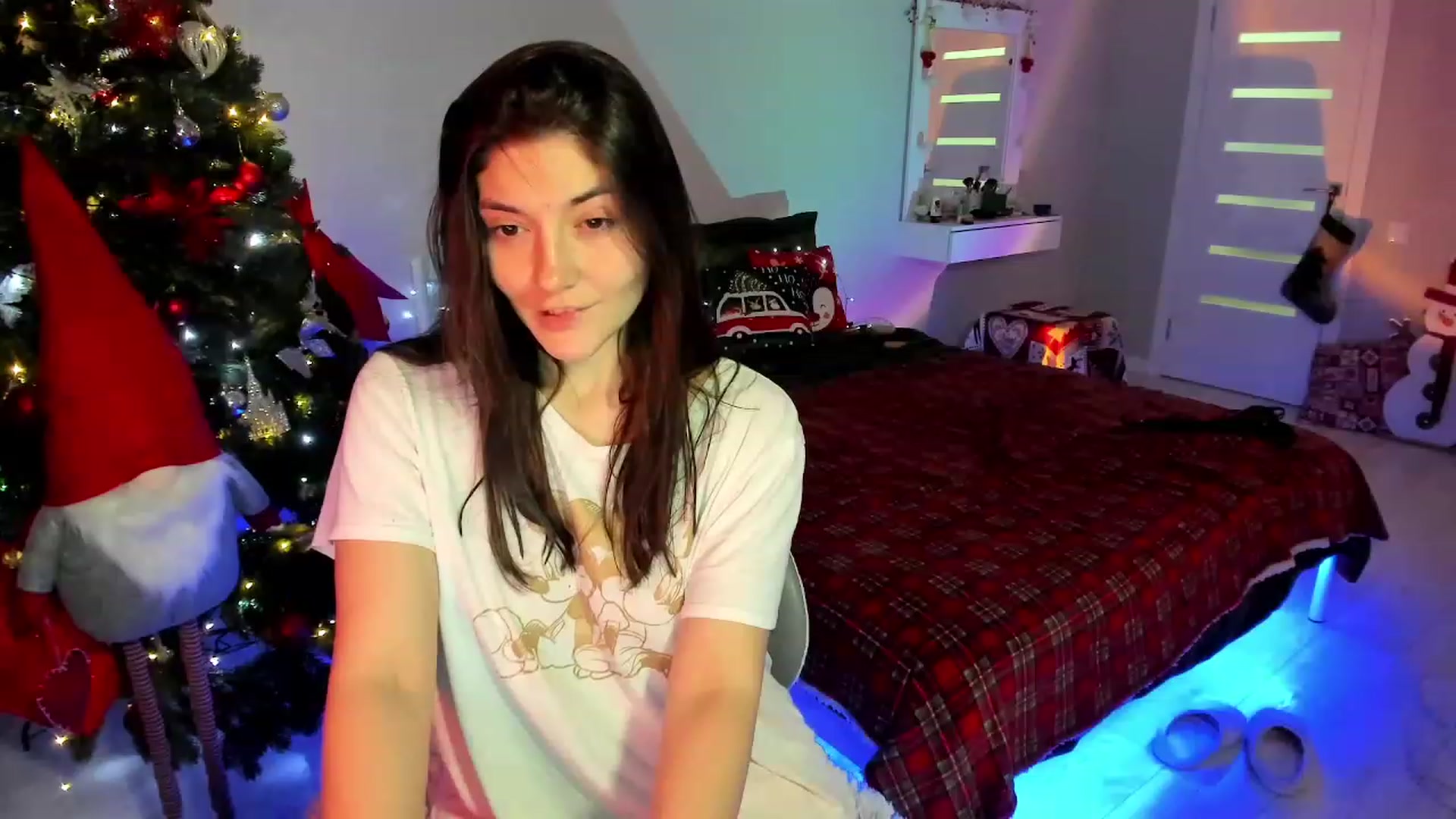 Gallery image thumbnail from Emmy___'s myfreecams stream on, 12/09/2022, 16:34 image 6 of 20