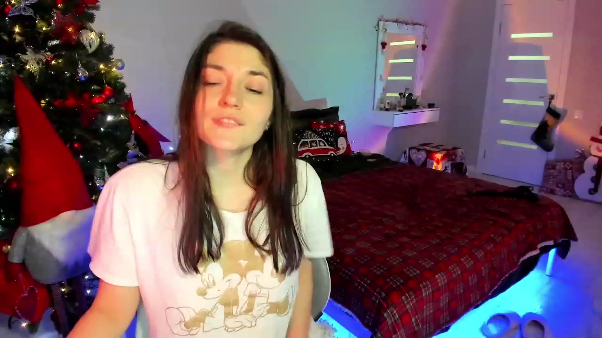 Gallery image thumbnail from Emmy___'s myfreecams stream on, 12/09/2022, 16:34 image 2 of 20