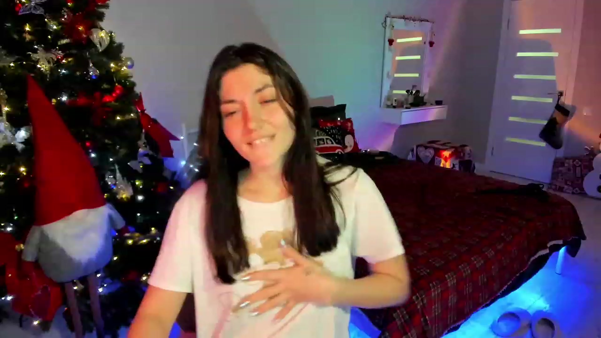Gallery image thumbnail from Emmy___'s myfreecams stream on, 12/09/2022, 16:34 image 20 of 20