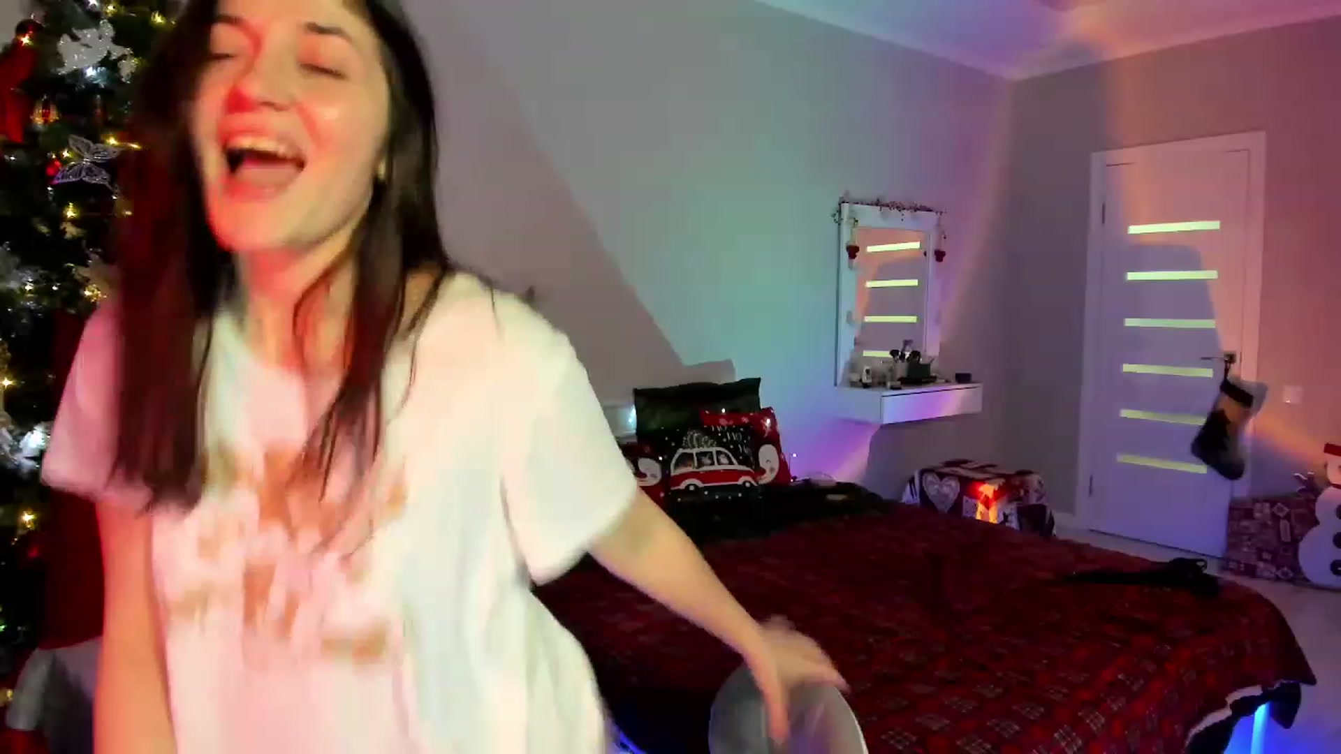 Gallery image thumbnail from Emmy___'s myfreecams stream on, 12/09/2022, 16:34 image 4 of 20