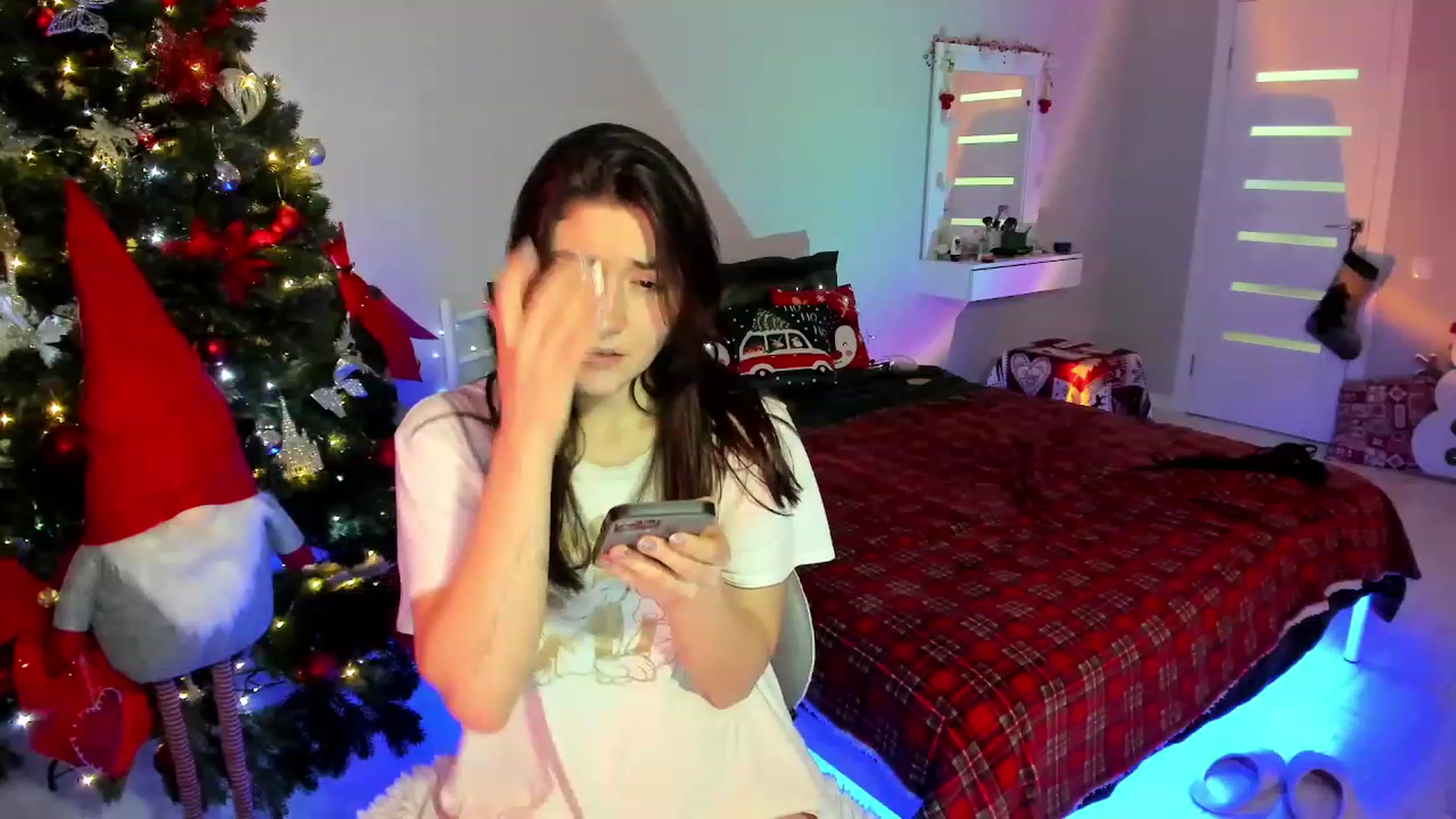 Gallery image thumbnail from Emmy___'s myfreecams stream on, 12/09/2022, 16:34 image 18 of 20
