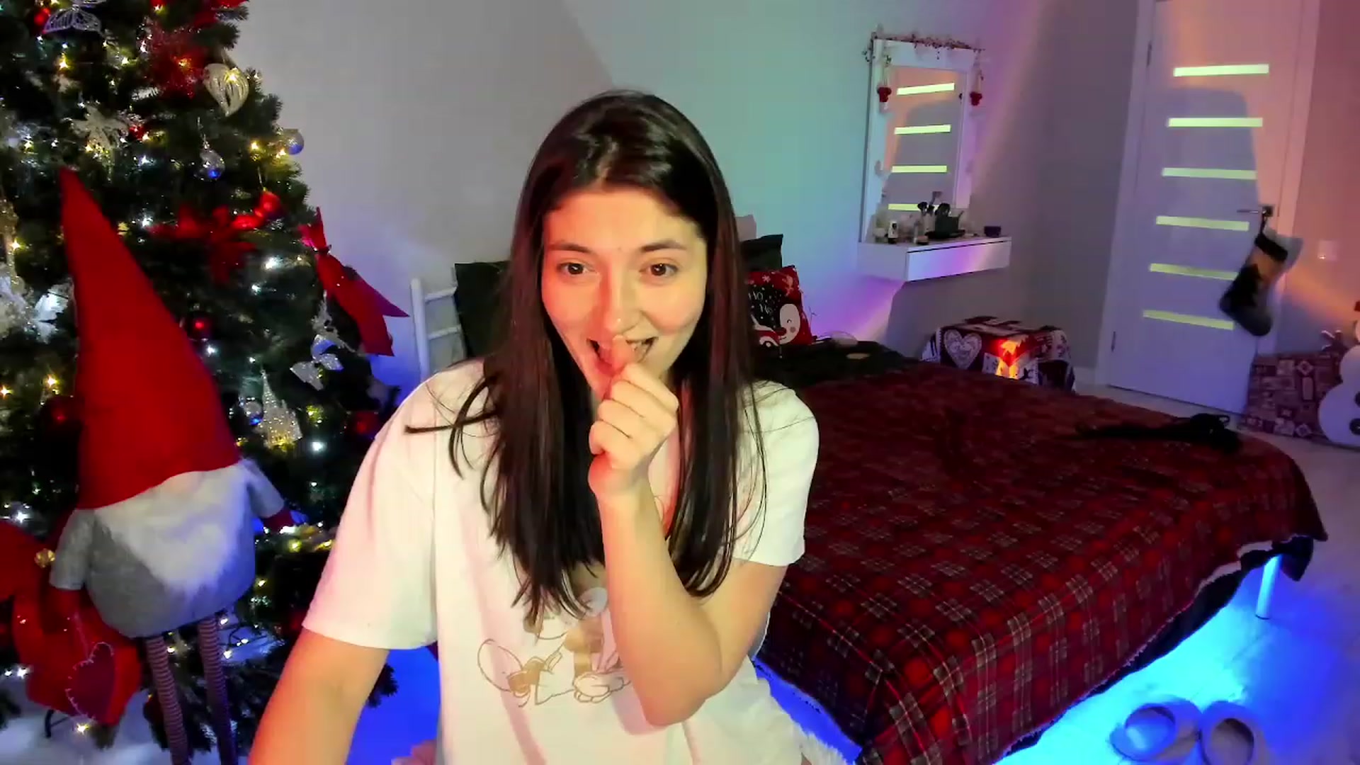 Gallery image thumbnail from Emmy___'s myfreecams stream on, 12/09/2022, 16:34 image 17 of 20