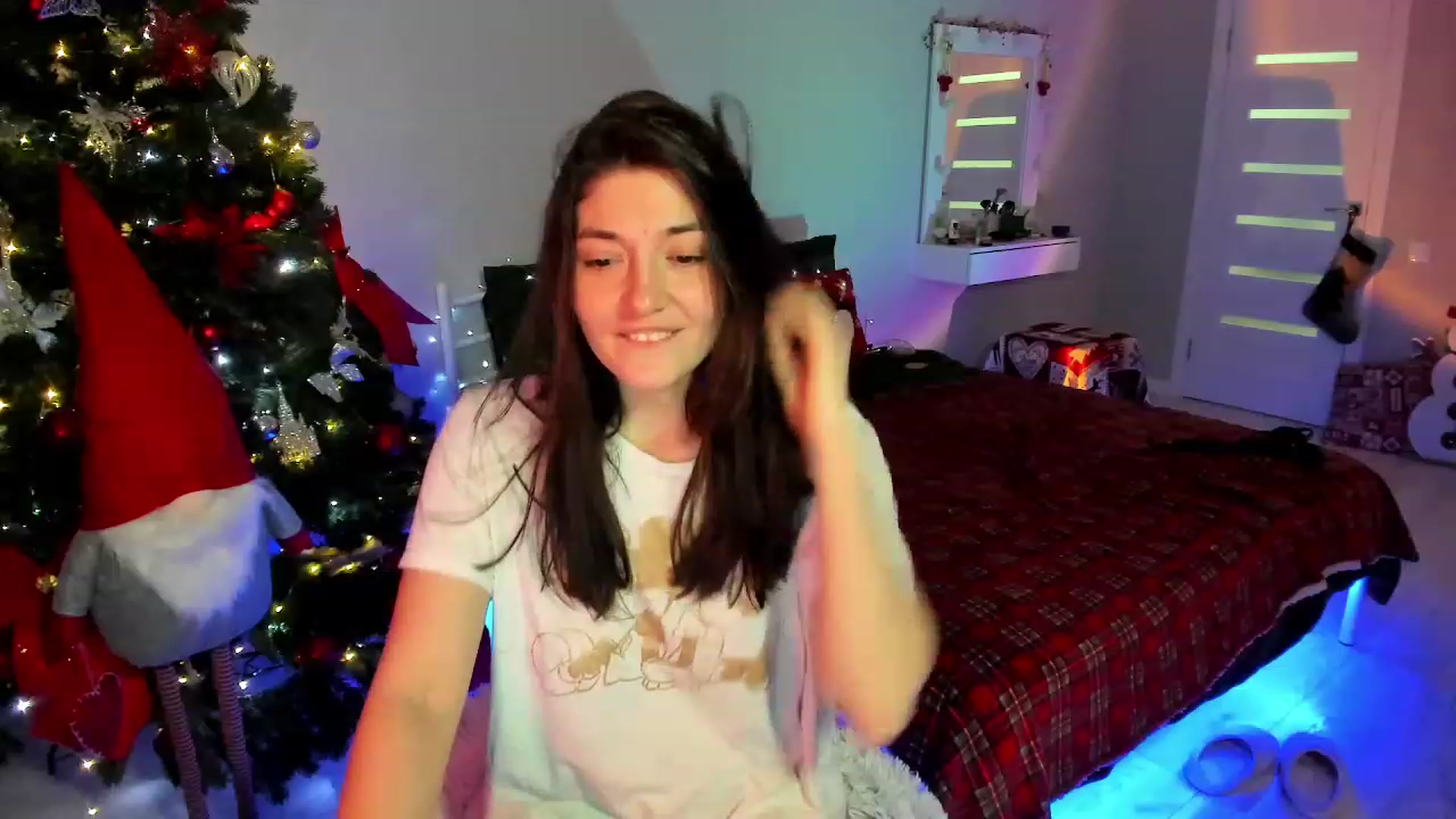 Gallery image thumbnail from Emmy___'s myfreecams stream on, 12/09/2022, 16:34 image 14 of 20