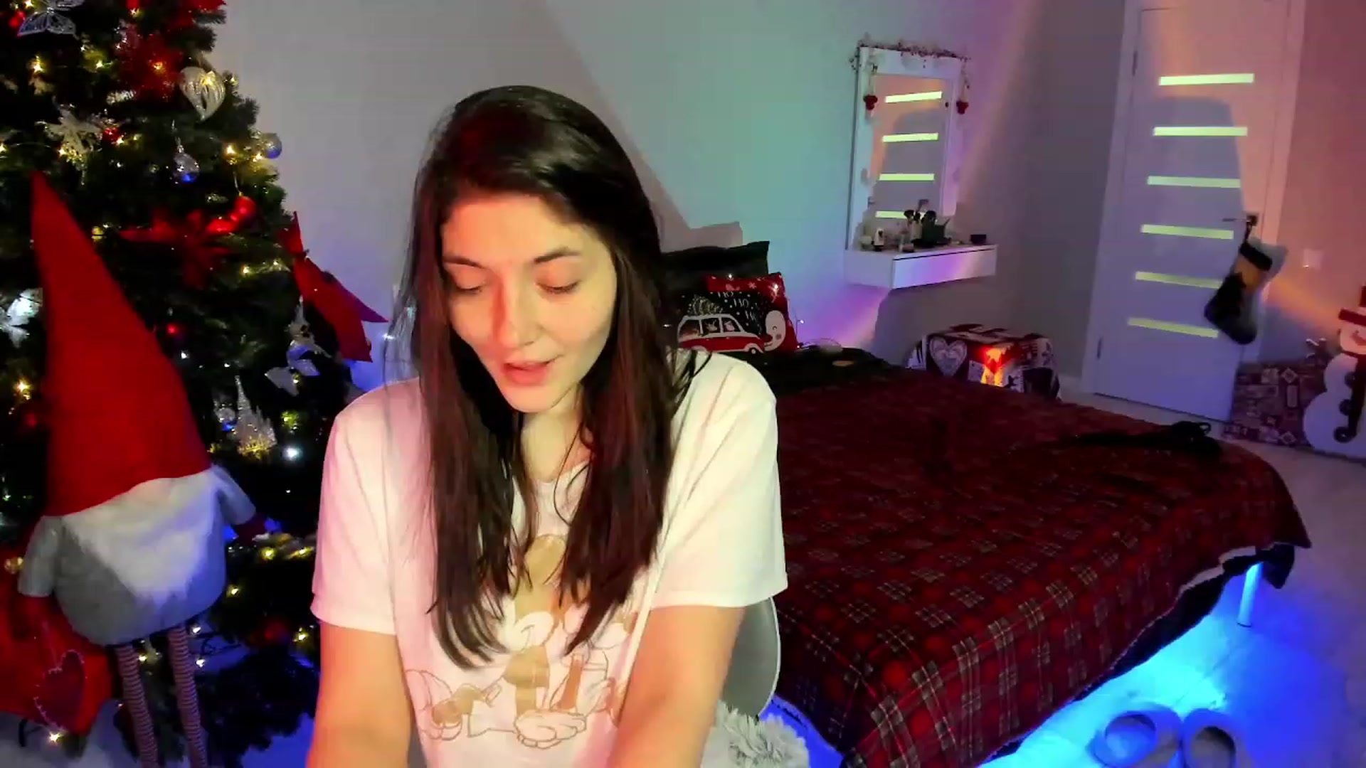 Gallery image thumbnail from Emmy___'s myfreecams stream on, 12/09/2022, 16:34 image 1 of 20